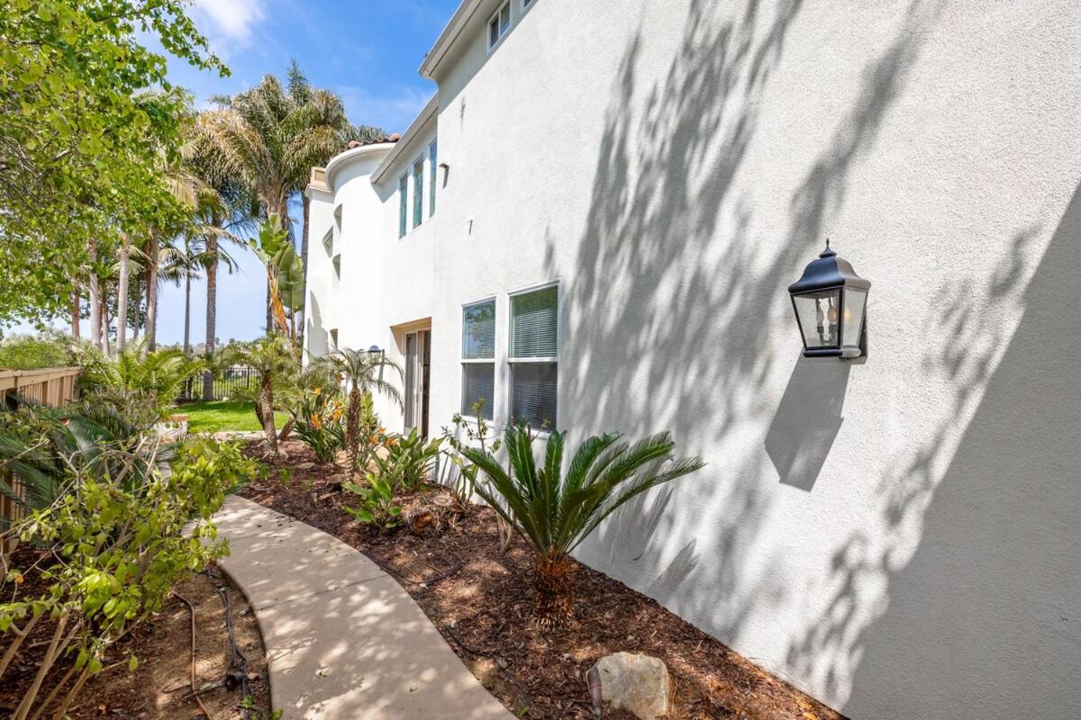 Spacious Luxury home in Gated Community with Resort Pool & Scenic Views