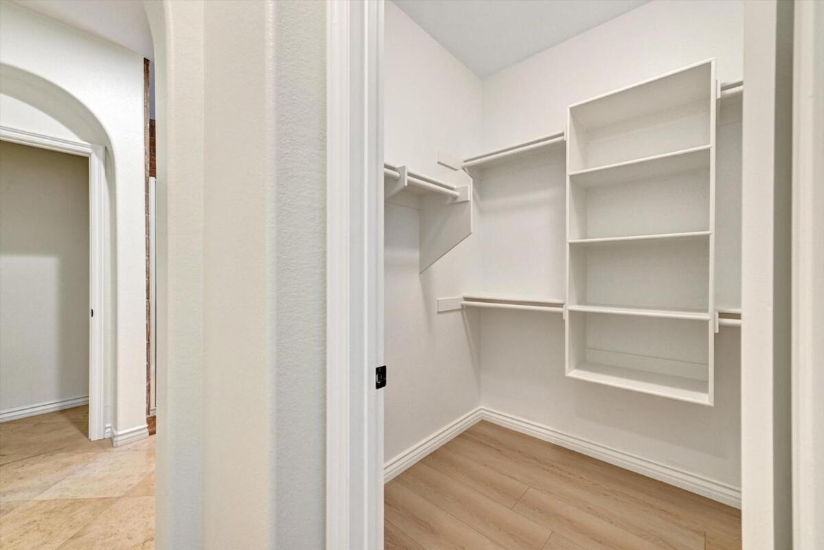 Spacious Luxury home in Gated Community with Resort Pool & Scenic Views