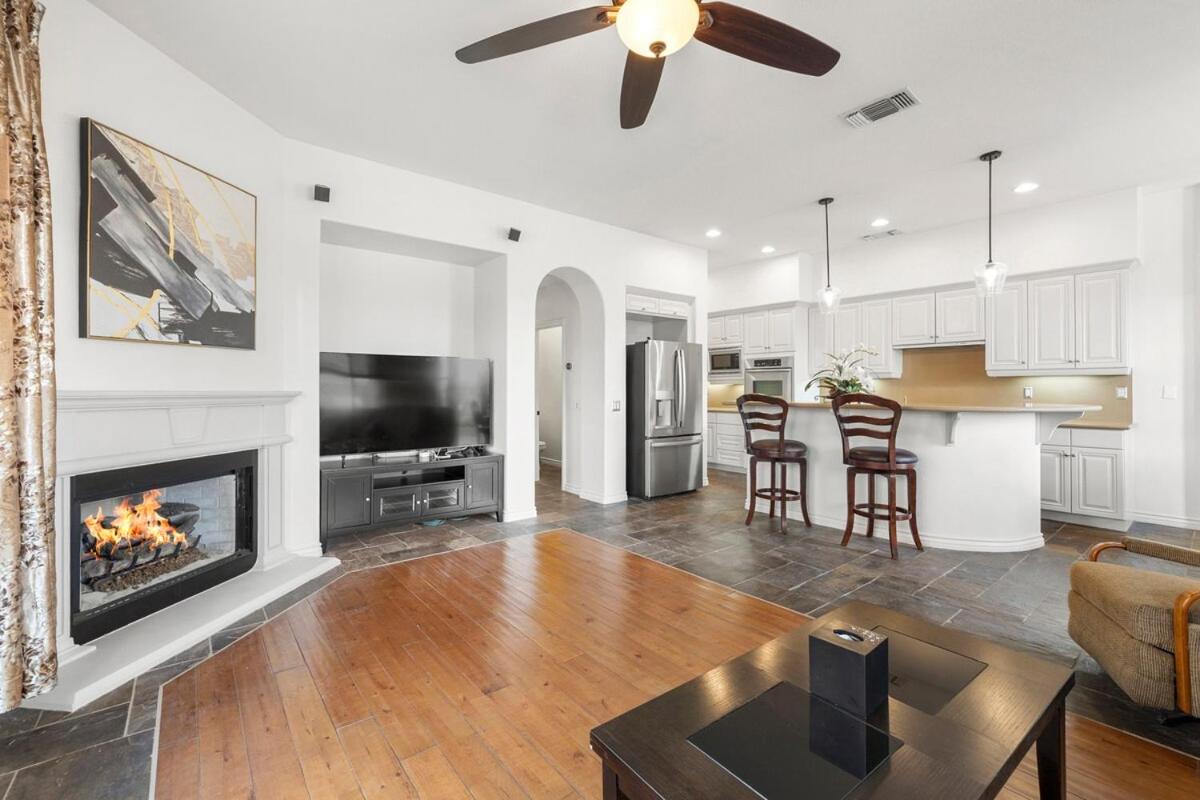 Spacious Luxury home in Gated Community with Resort Pool & Scenic Views