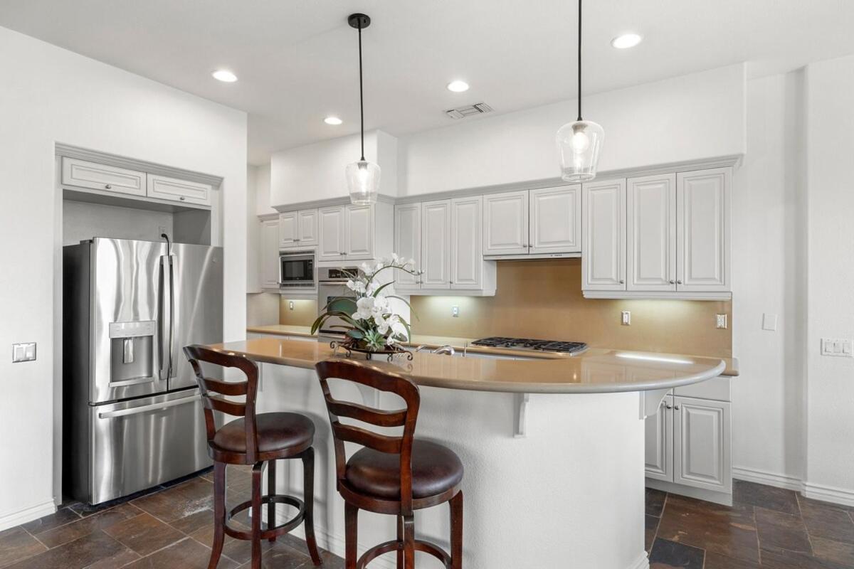 Spacious Luxury home in Gated Community with Resort Pool & Scenic Views