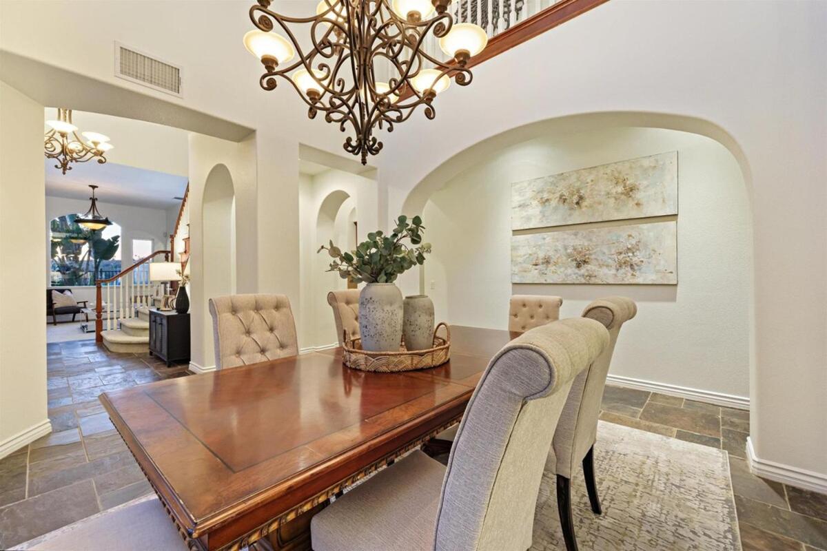 Spacious Luxury home in Gated Community with Resort Pool & Scenic Views