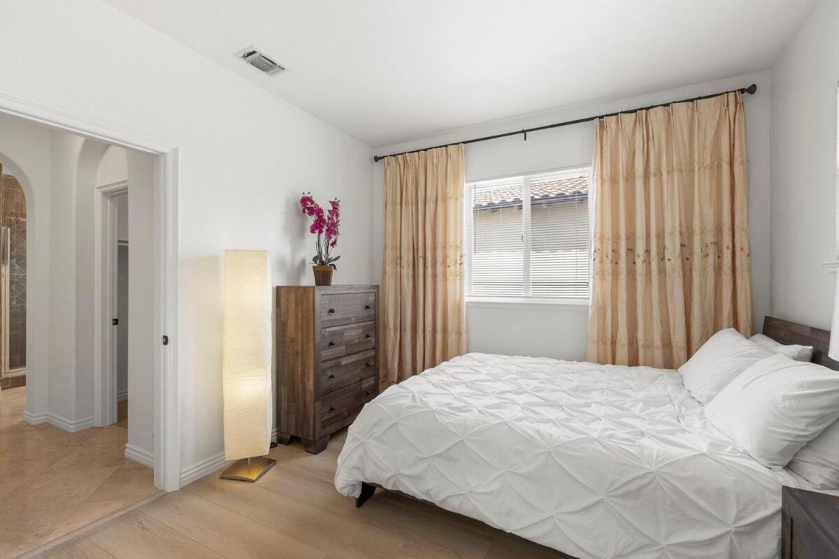 Spacious Luxury home in Gated Community with Resort Pool & Scenic Views