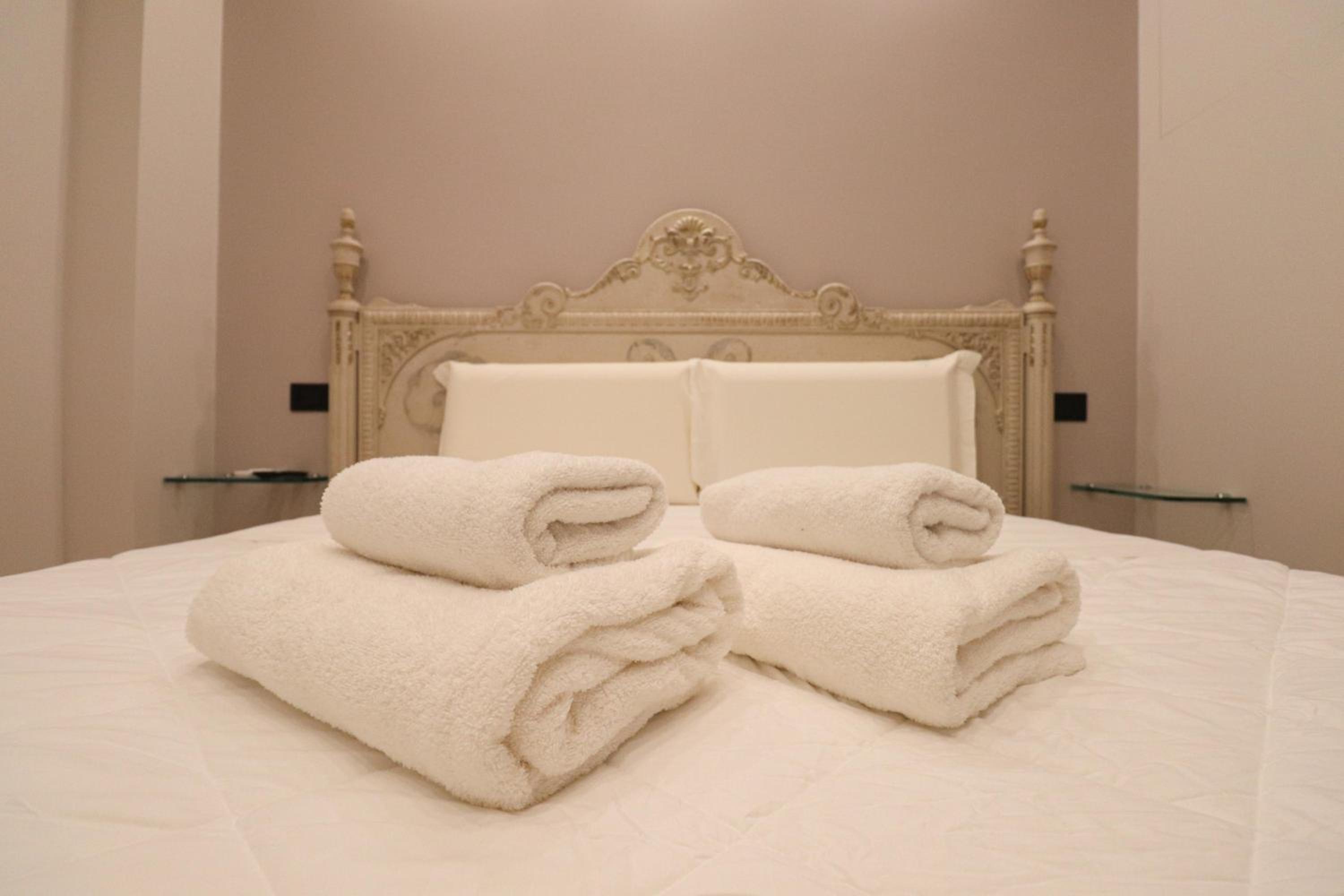 Modern Deluxe Oasis - 10 min to Rome Center, 2 Suites, AC & Wi-Fi