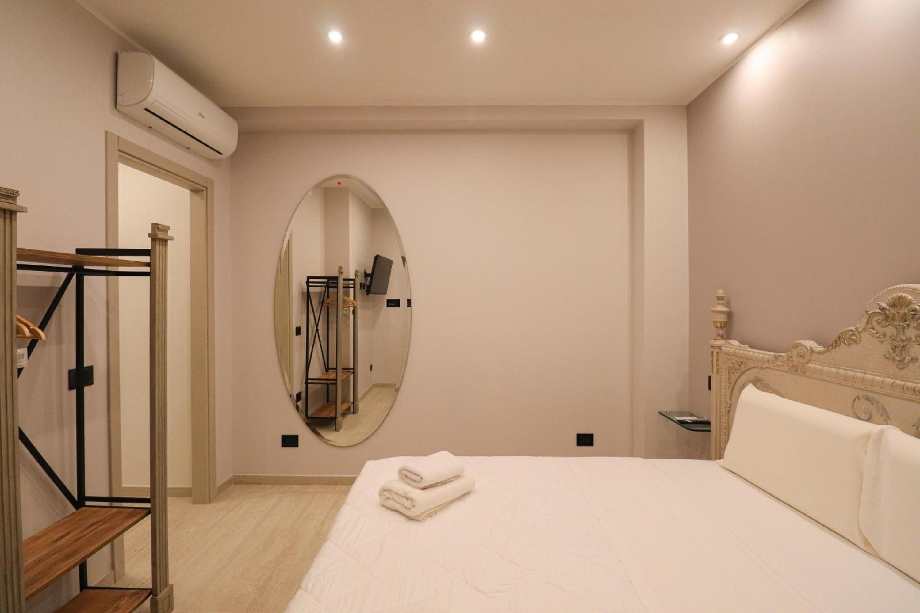 Modern Deluxe Oasis - 10 min to Rome Center, 2 Suites, AC & Wi-Fi
