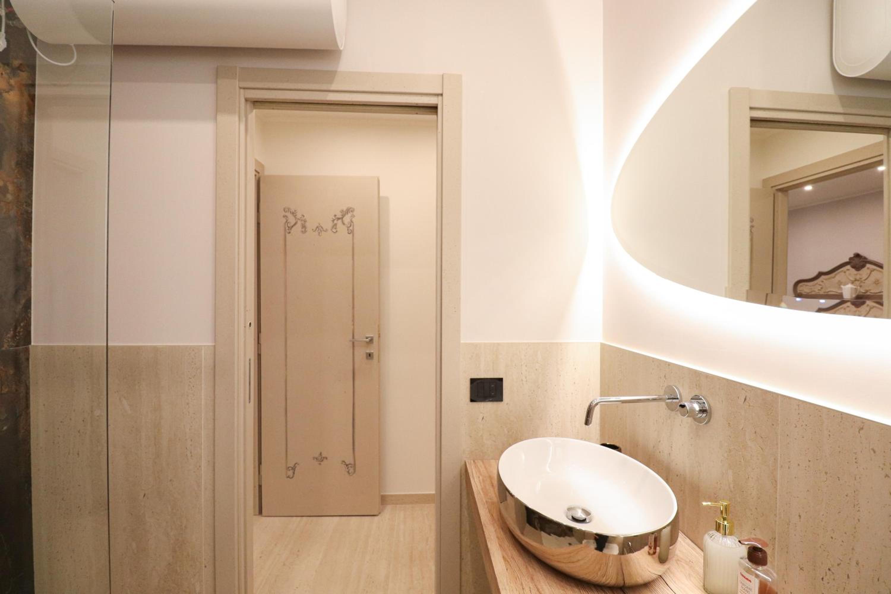 Modern Deluxe Oasis - 10 min to Rome Center, 2 Suites, AC & Wi-Fi