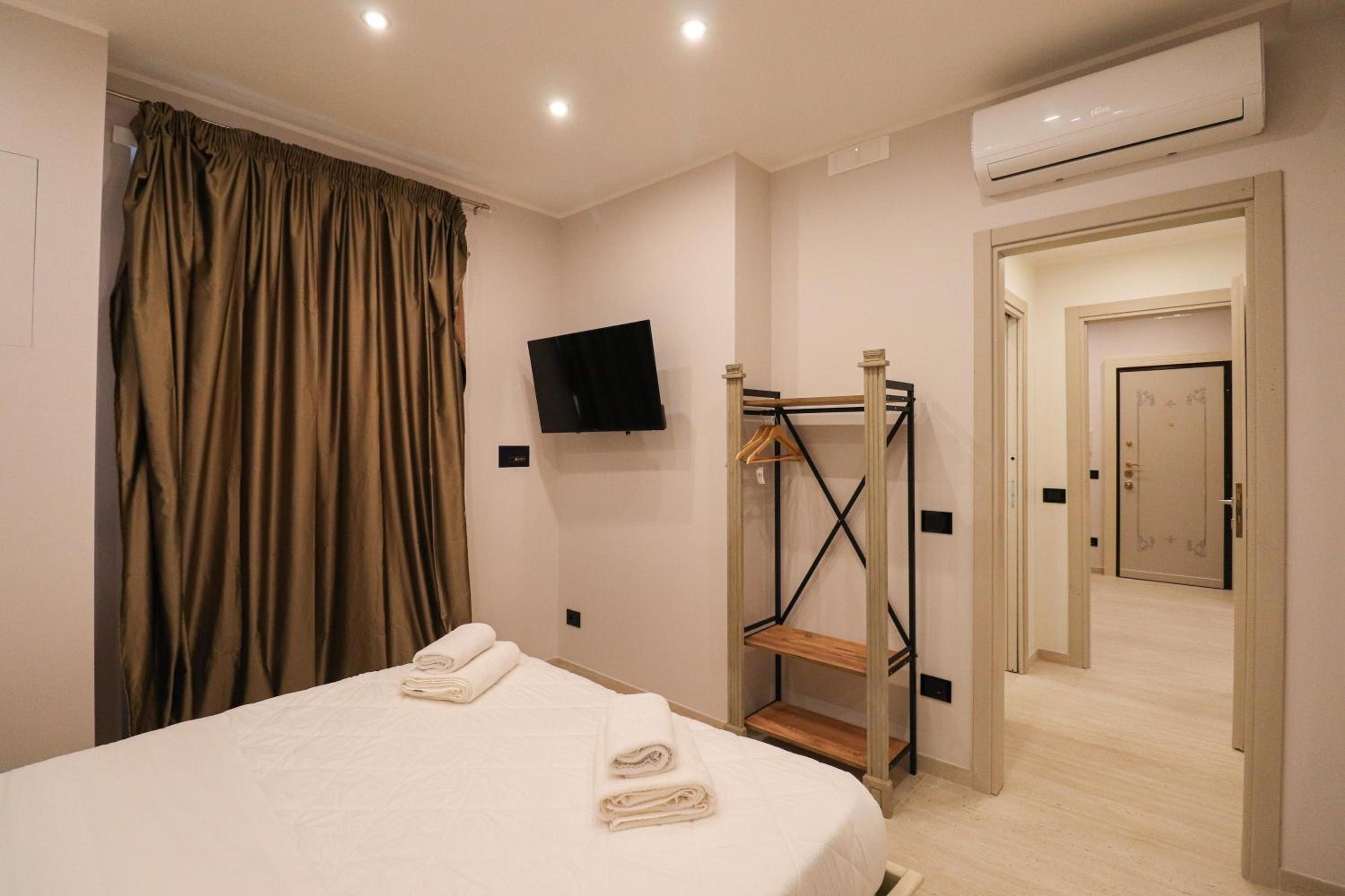 Modern Deluxe Oasis - 10 min to Rome Center, 2 Suites, AC & Wi-Fi