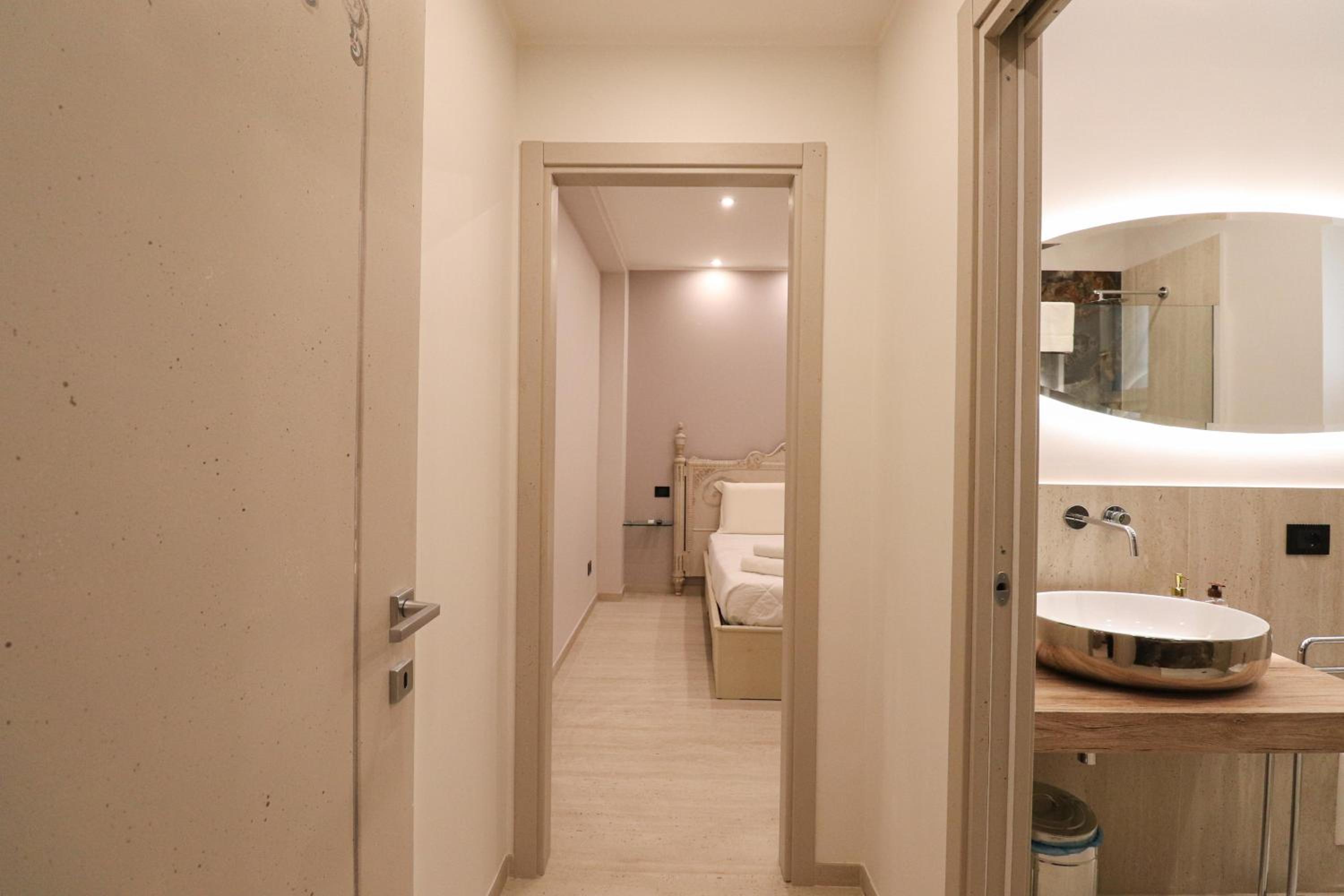 Modern Deluxe Oasis - 10 min to Rome Center, 2 Suites, AC & Wi-Fi