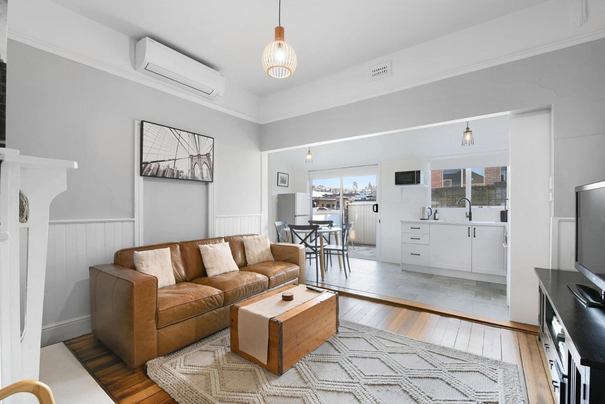 Charming 2-Bed House in North Hobart