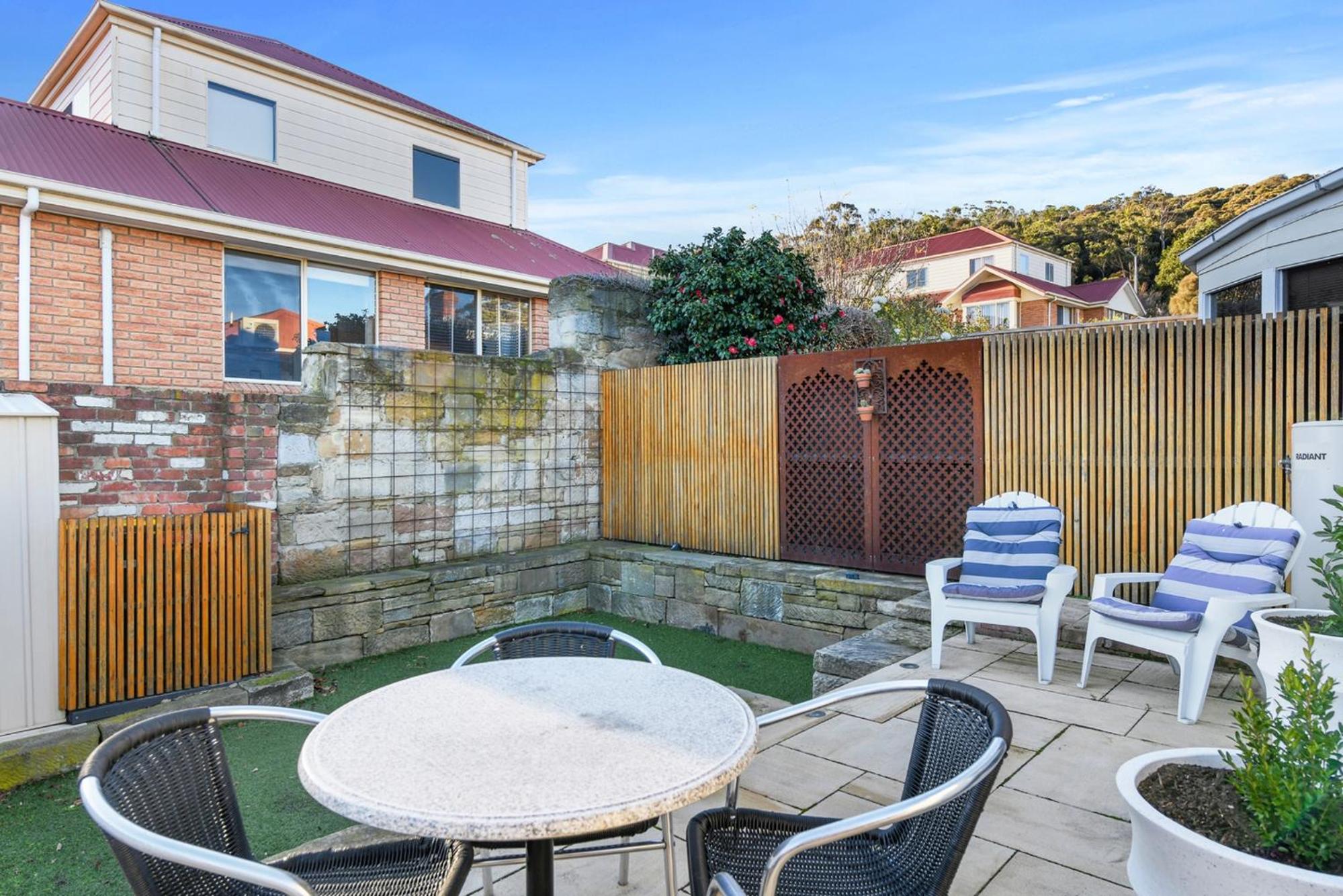 Charming 2-Bed House in North Hobart