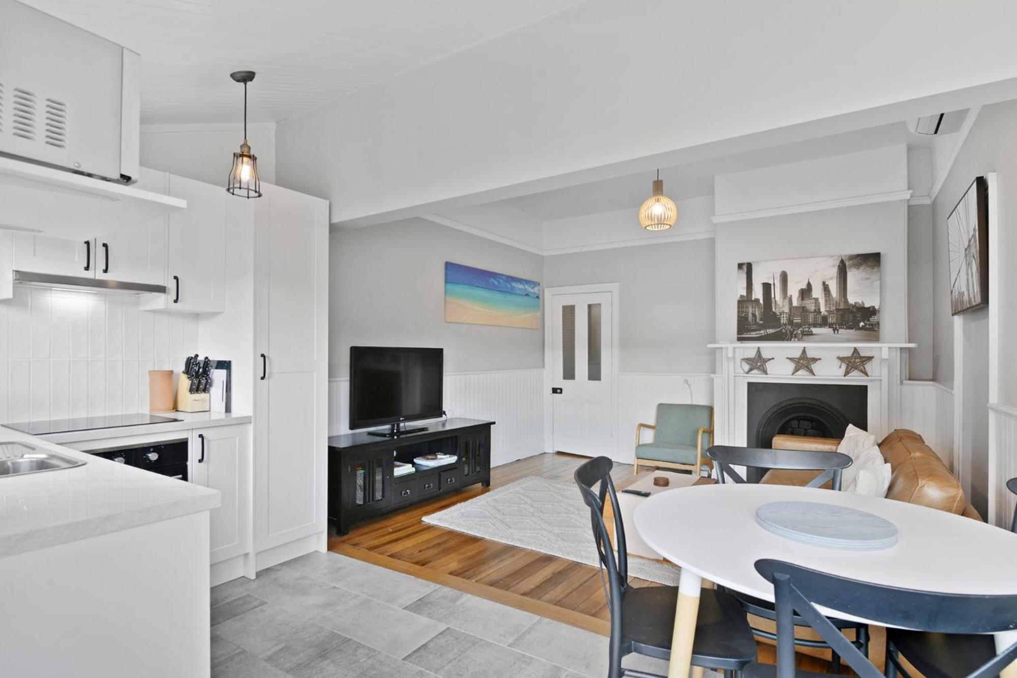 Charming 2-Bed House in North Hobart