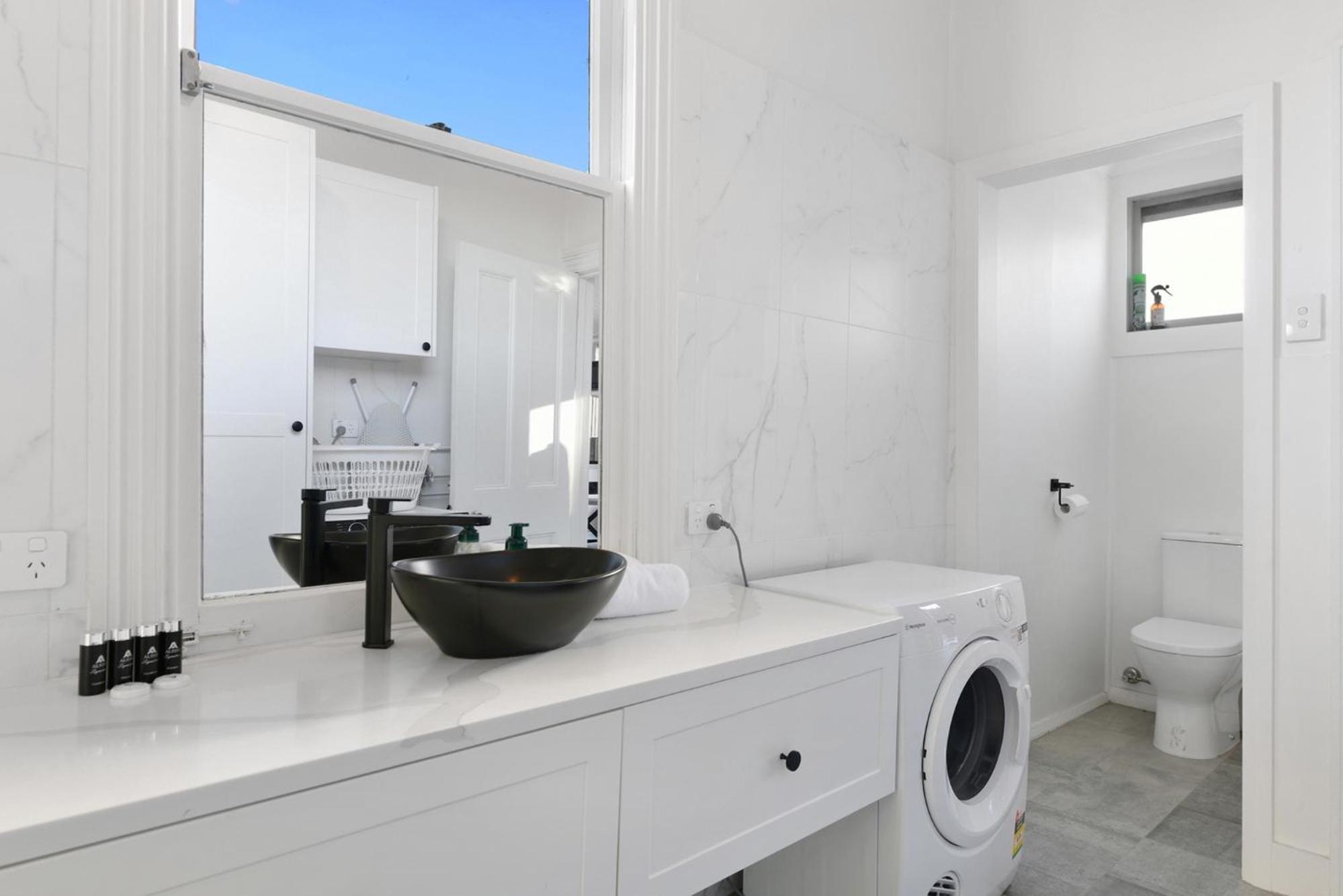 Charming 2-Bed House in North Hobart