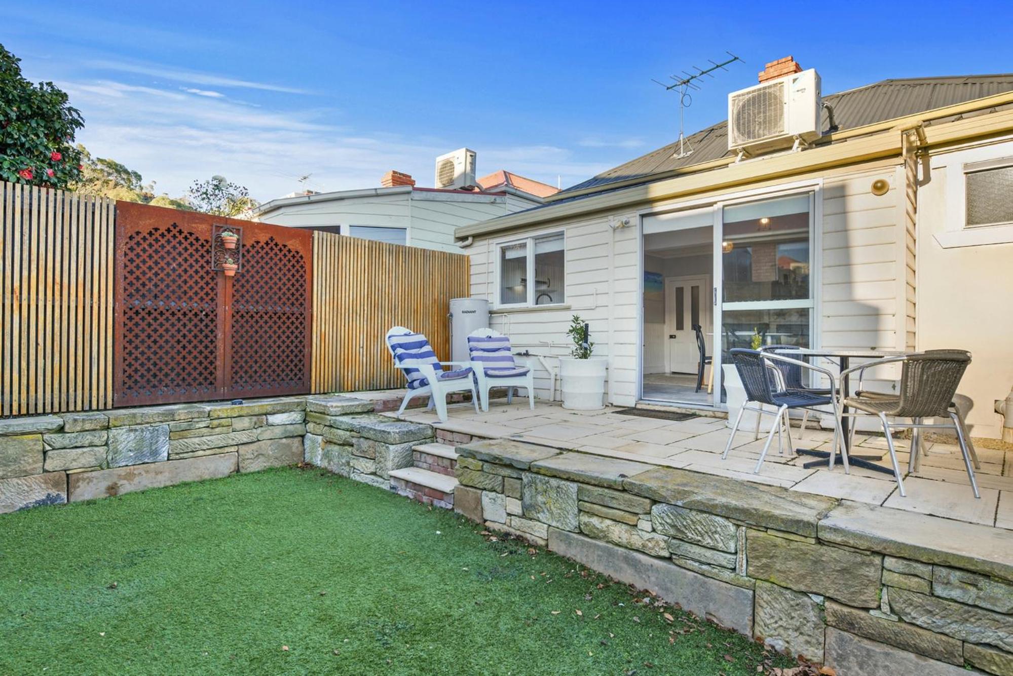 Charming 2-Bed House in North Hobart