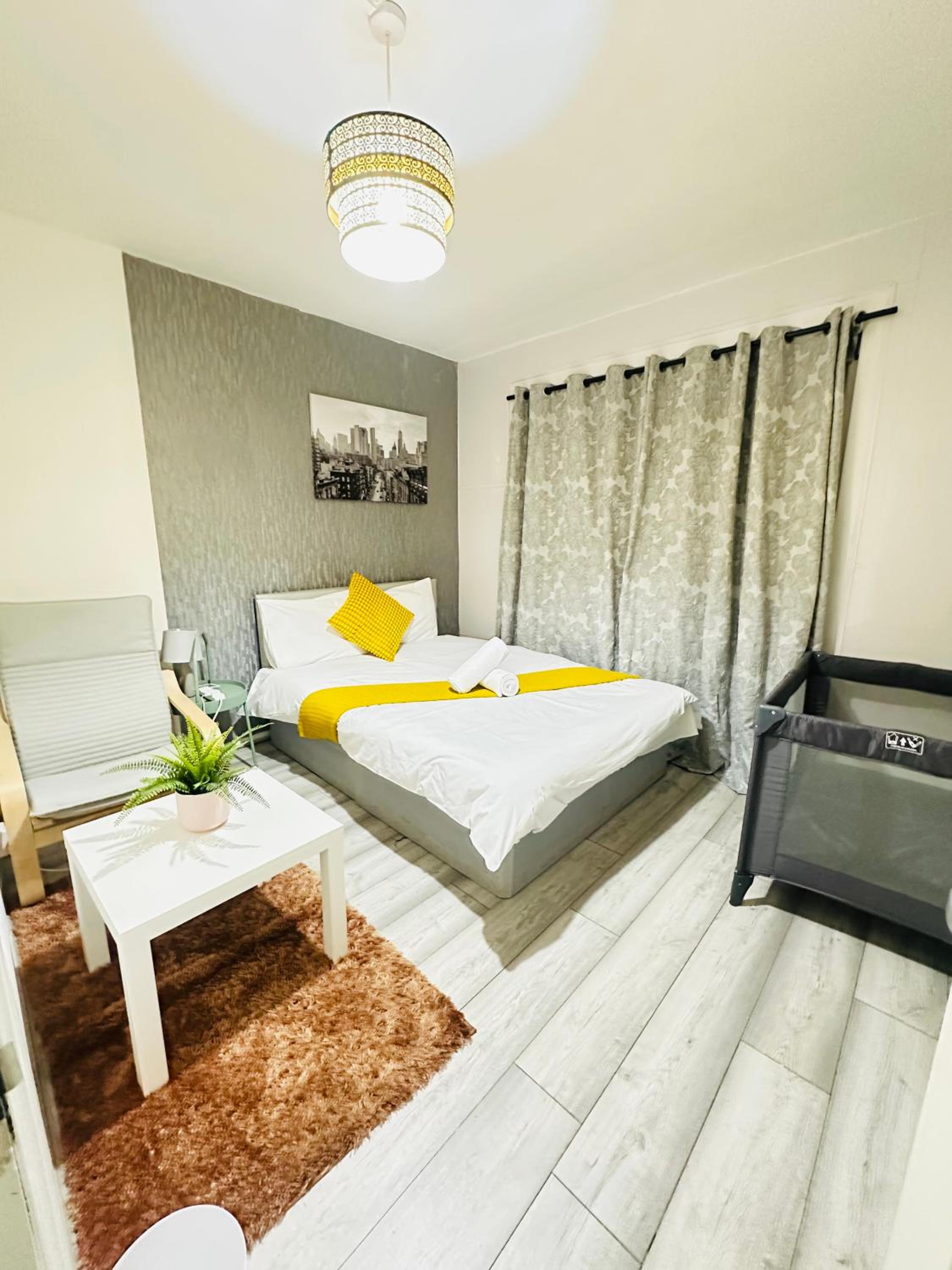 Flat in Aldgate East, London