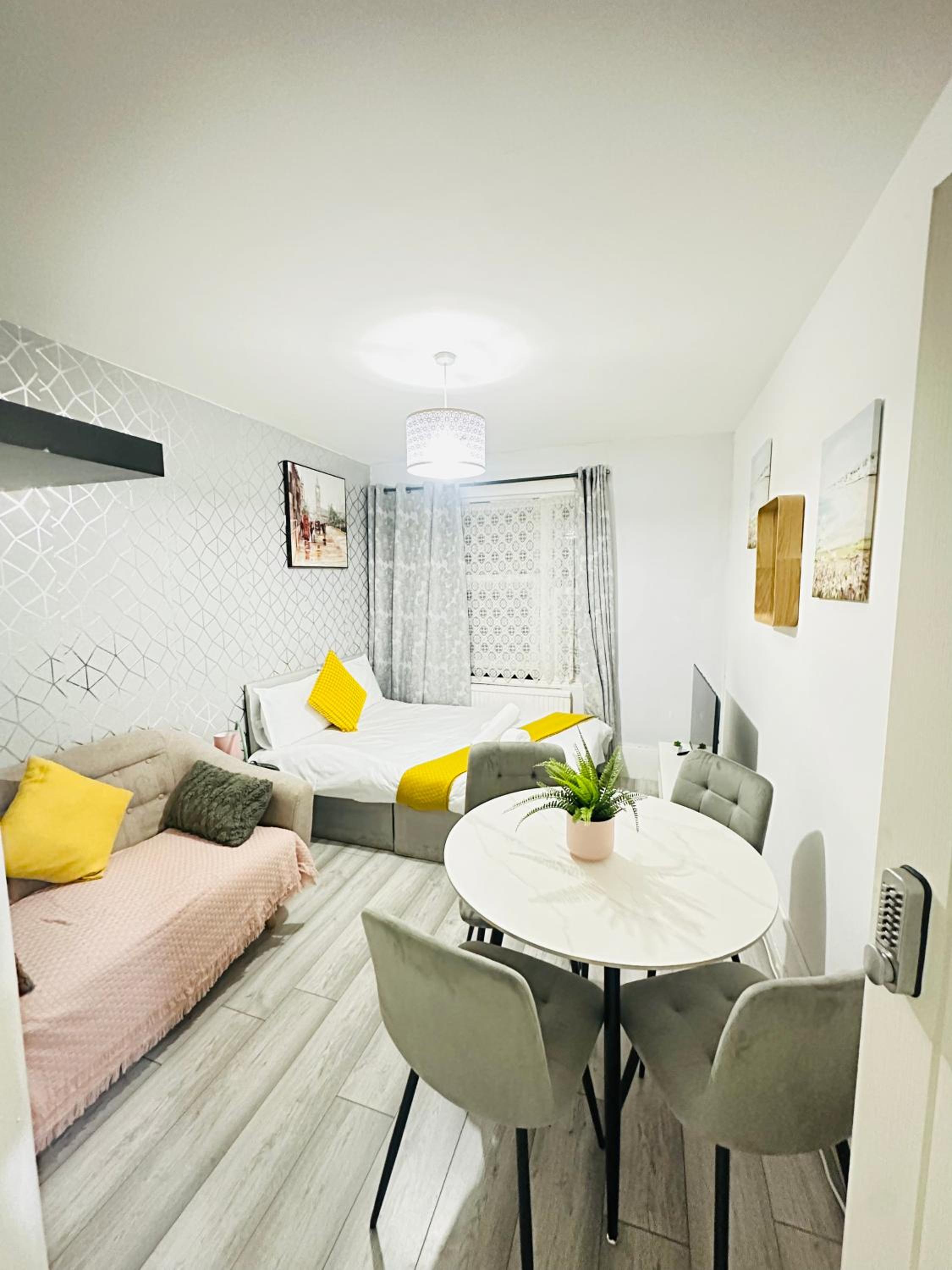 Flat in Aldgate East, London