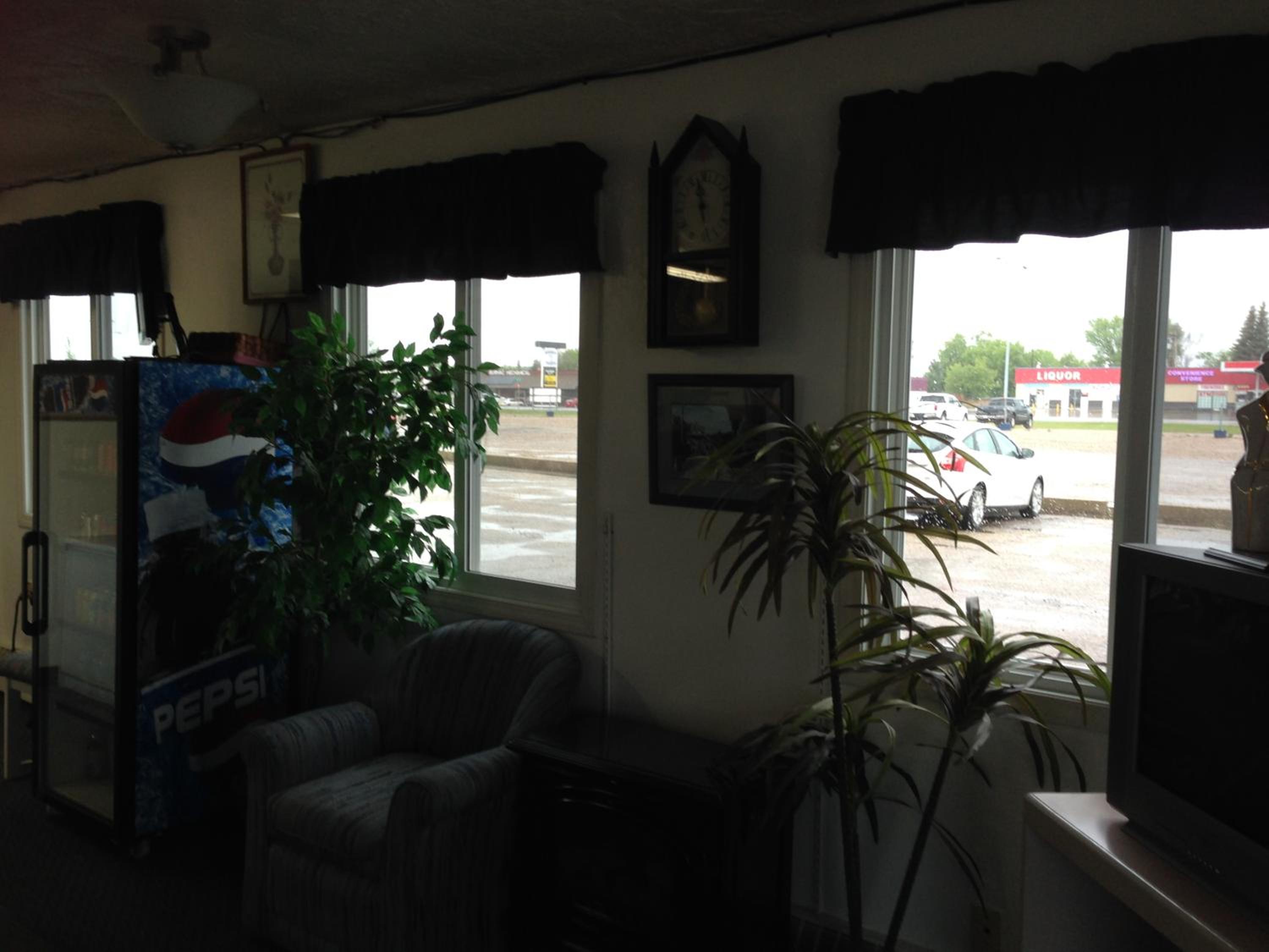 Plains Motor Inn