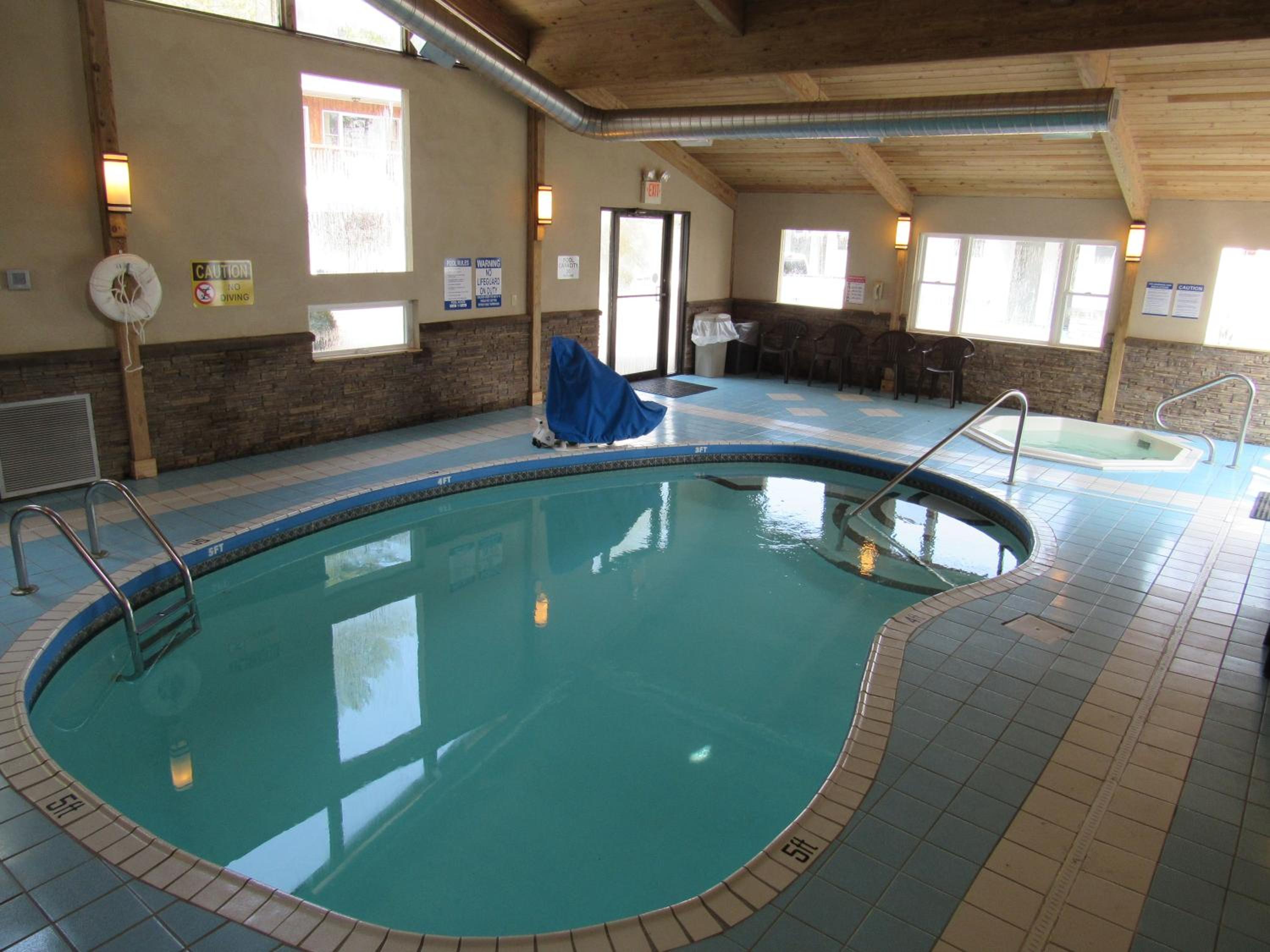 Lake 'N Pines Motel
