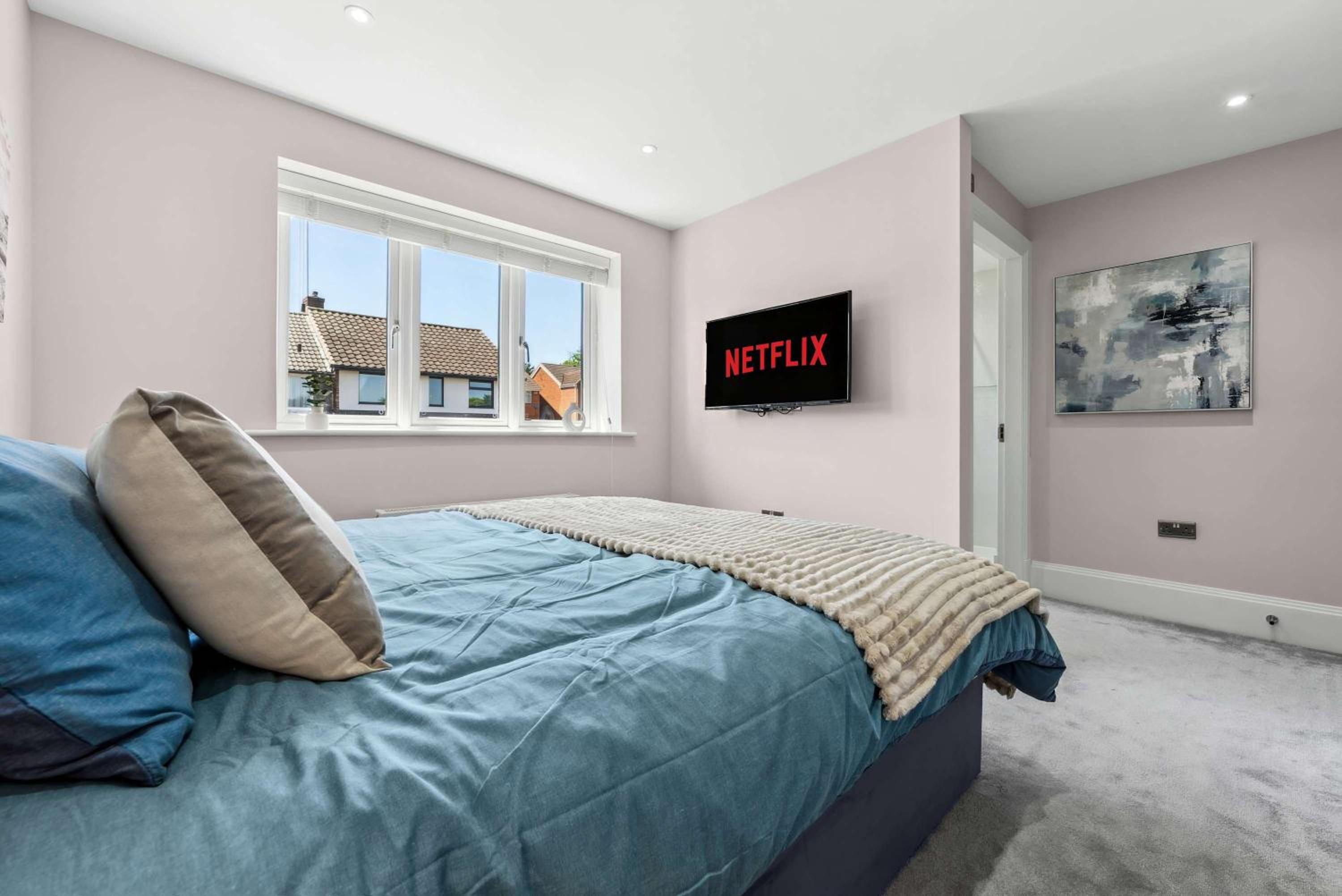 Spacious 3BR Home Hot Tub + Smart TV