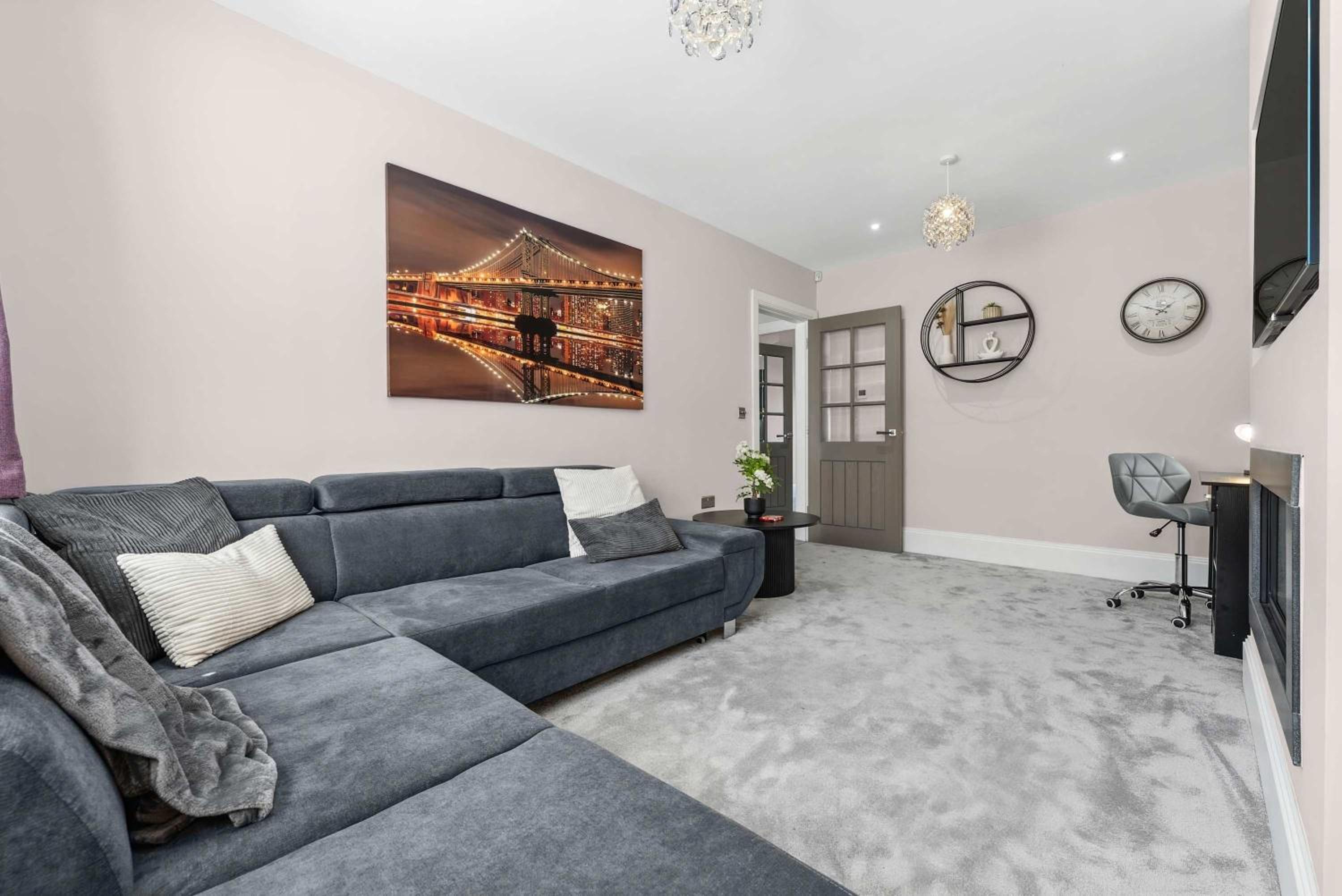 Spacious 3BR Home Hot Tub + Smart TV