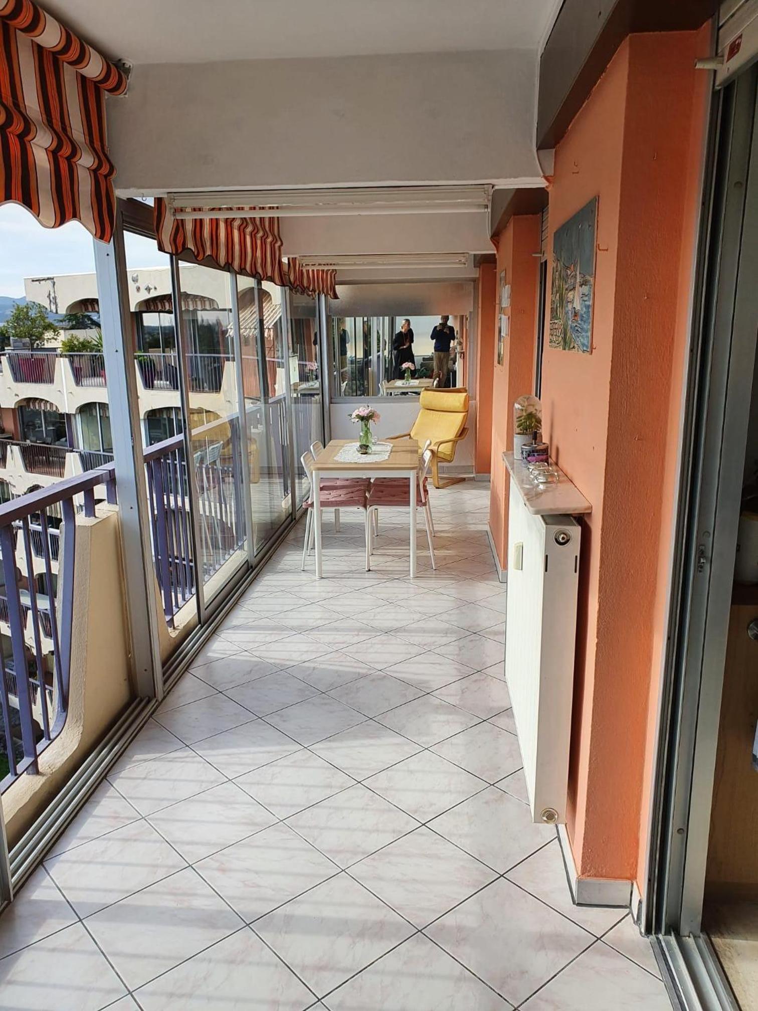 2 bedroom apartment in a secure residence in Mandelieu with a shared pool and close to the center - 2301