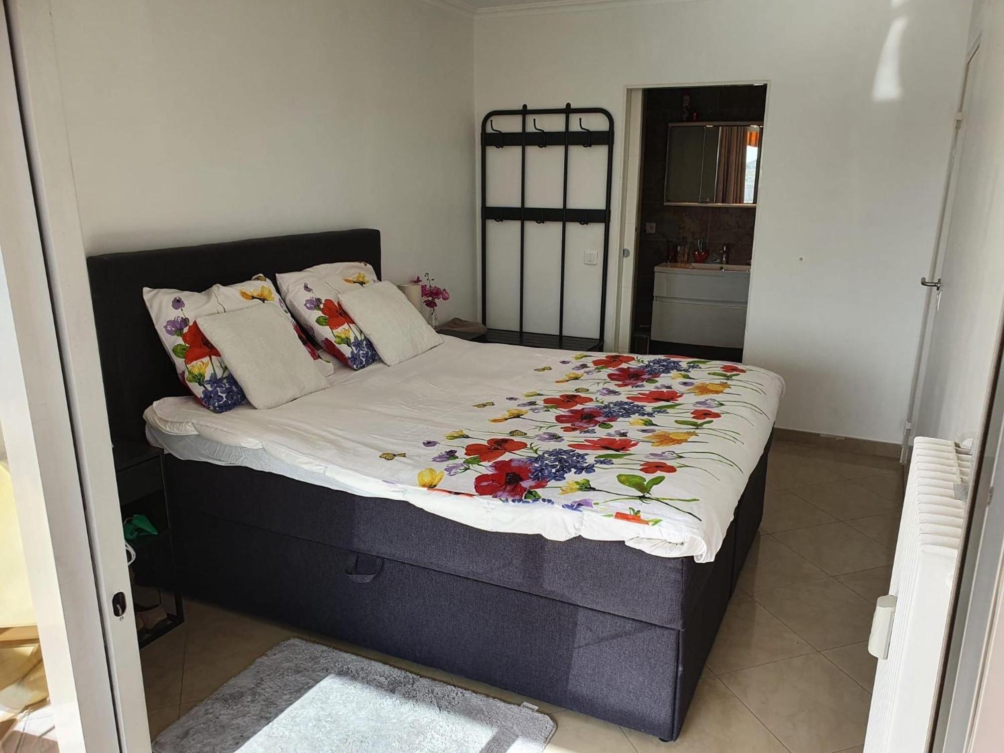 2 bedroom apartment in a secure residence in Mandelieu with a shared pool and close to the center - 2301