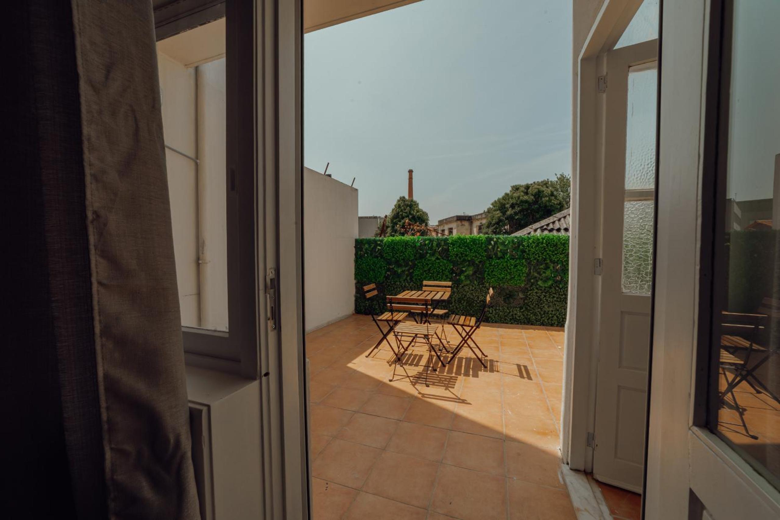 Cedofeita Terrace by Hosty