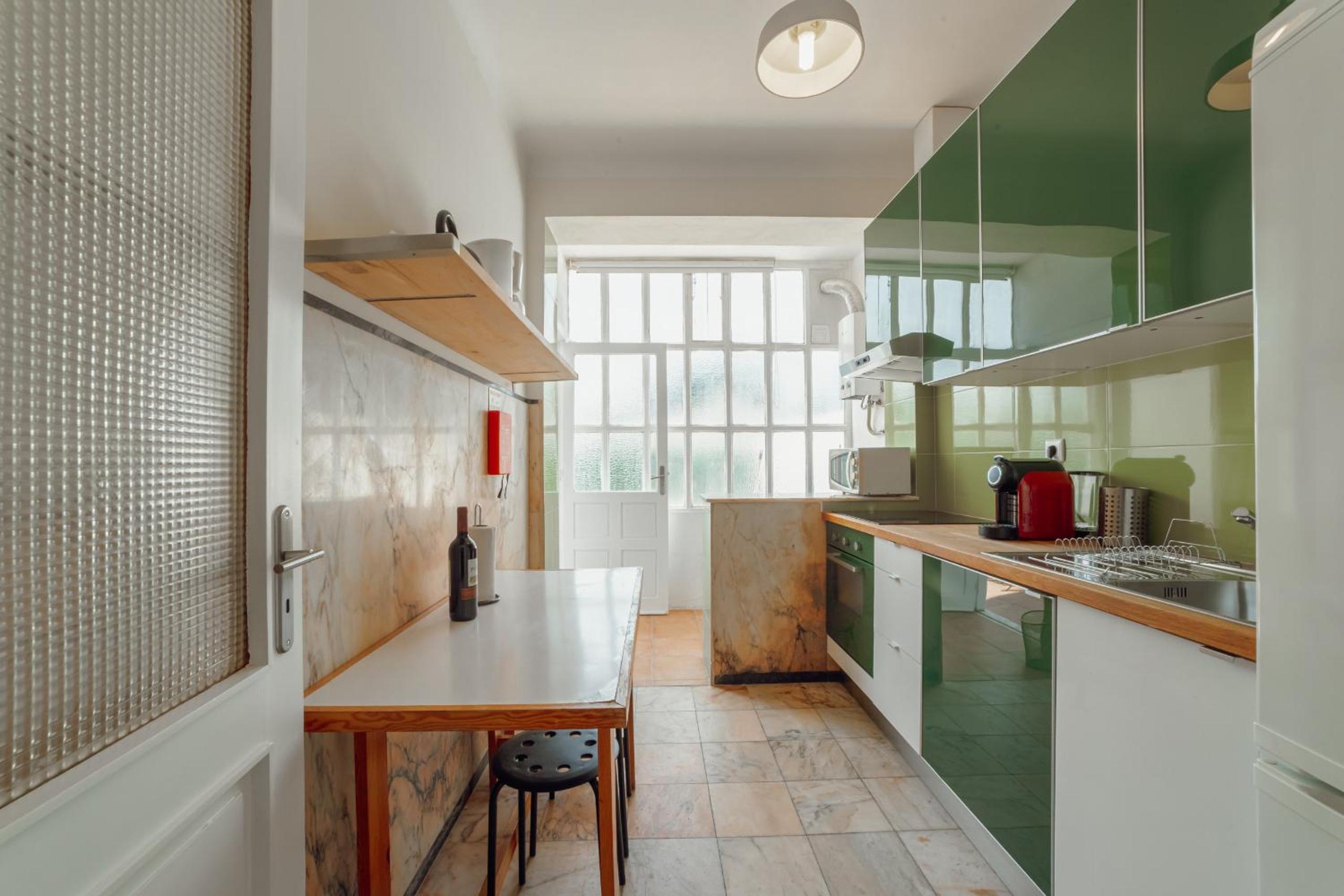Cedofeita Terrace by Hosty