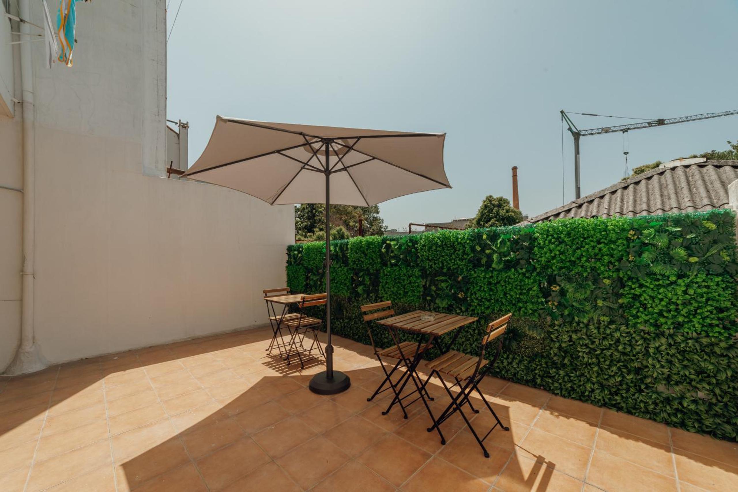 Cedofeita Terrace by Hosty