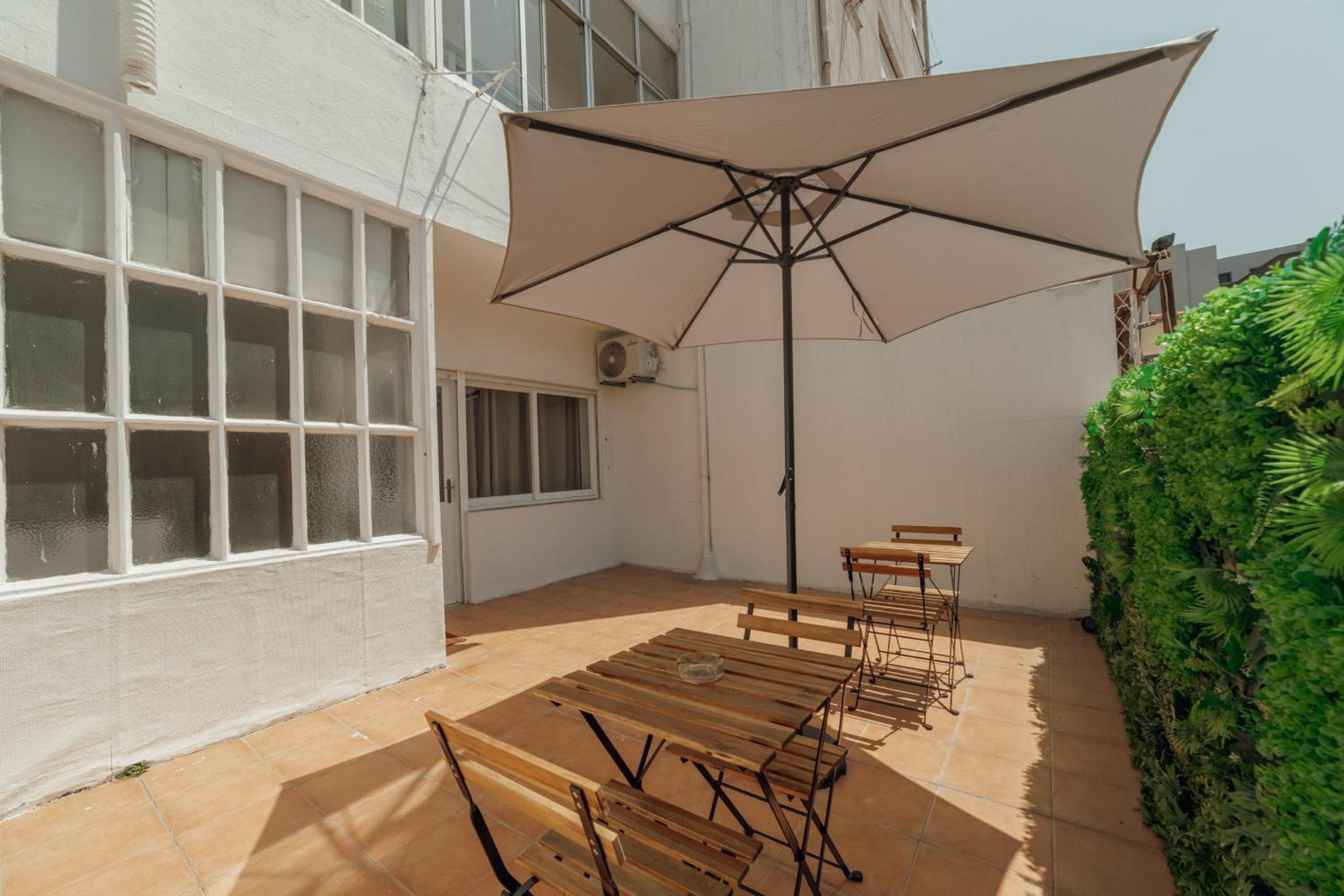 Cedofeita Terrace by Hosty