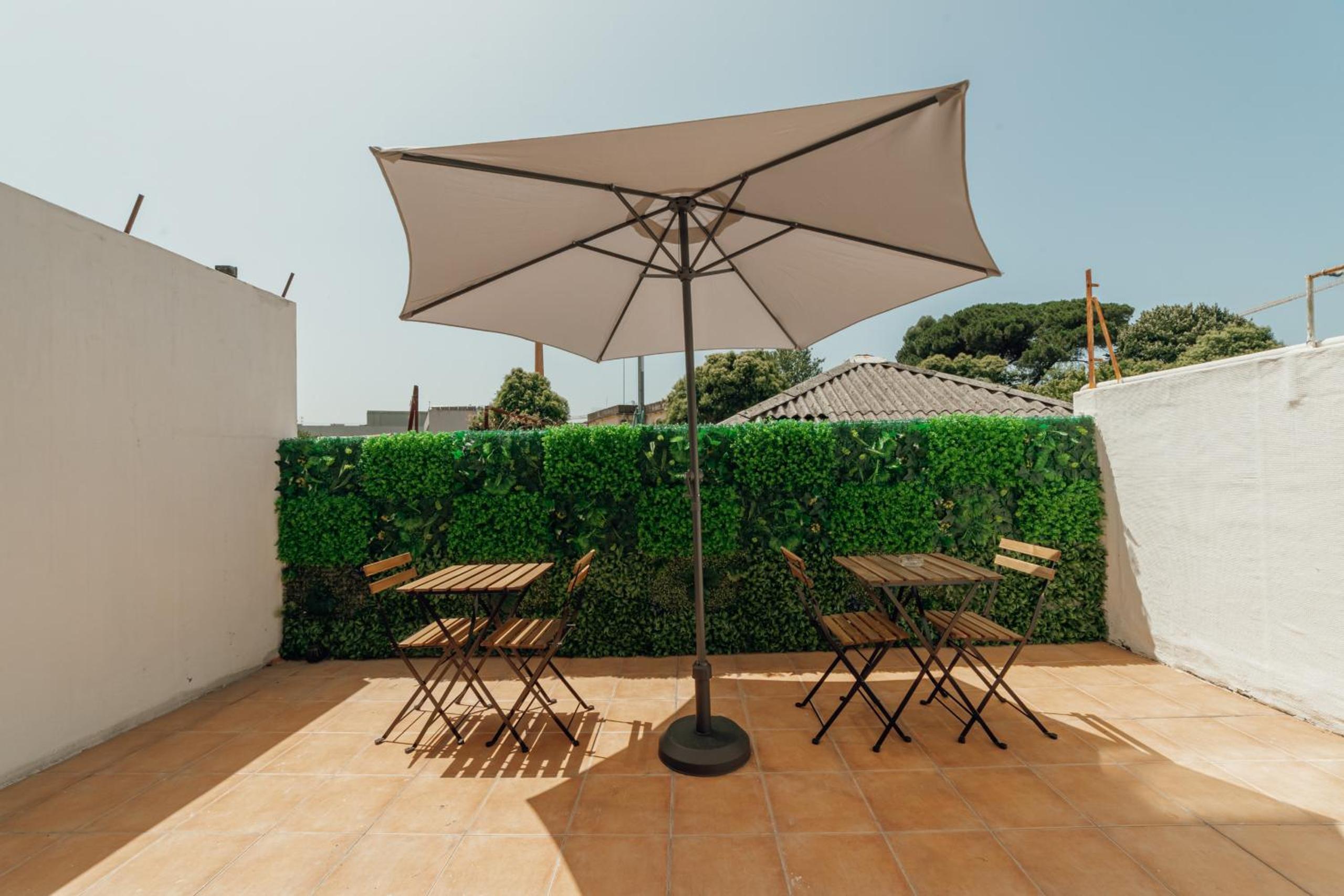 Cedofeita Terrace by Hosty