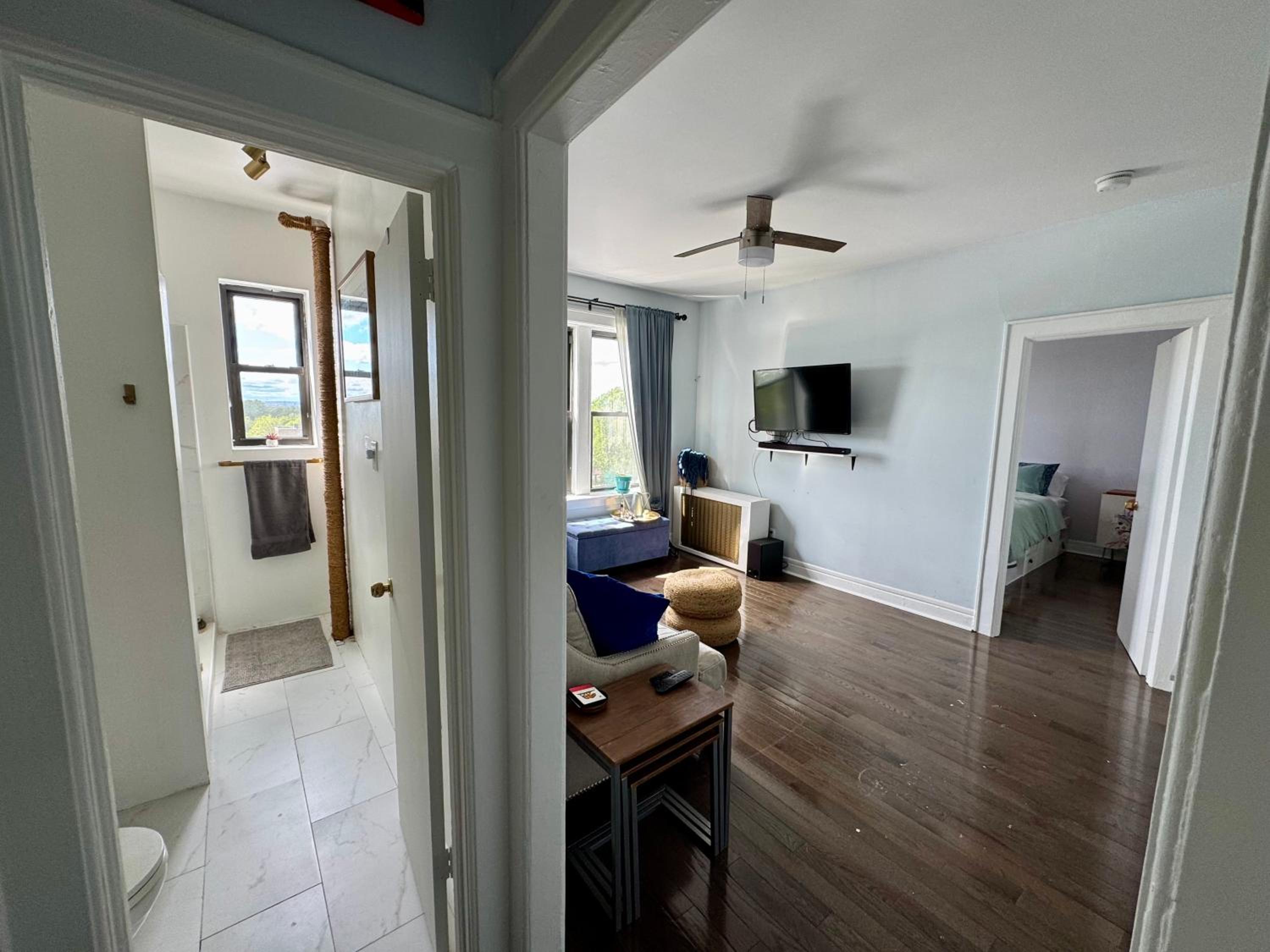Sunny Jersey City 1BR, 25 min to NYC, 15min to EWR, King Bed, Hammock & Park Views