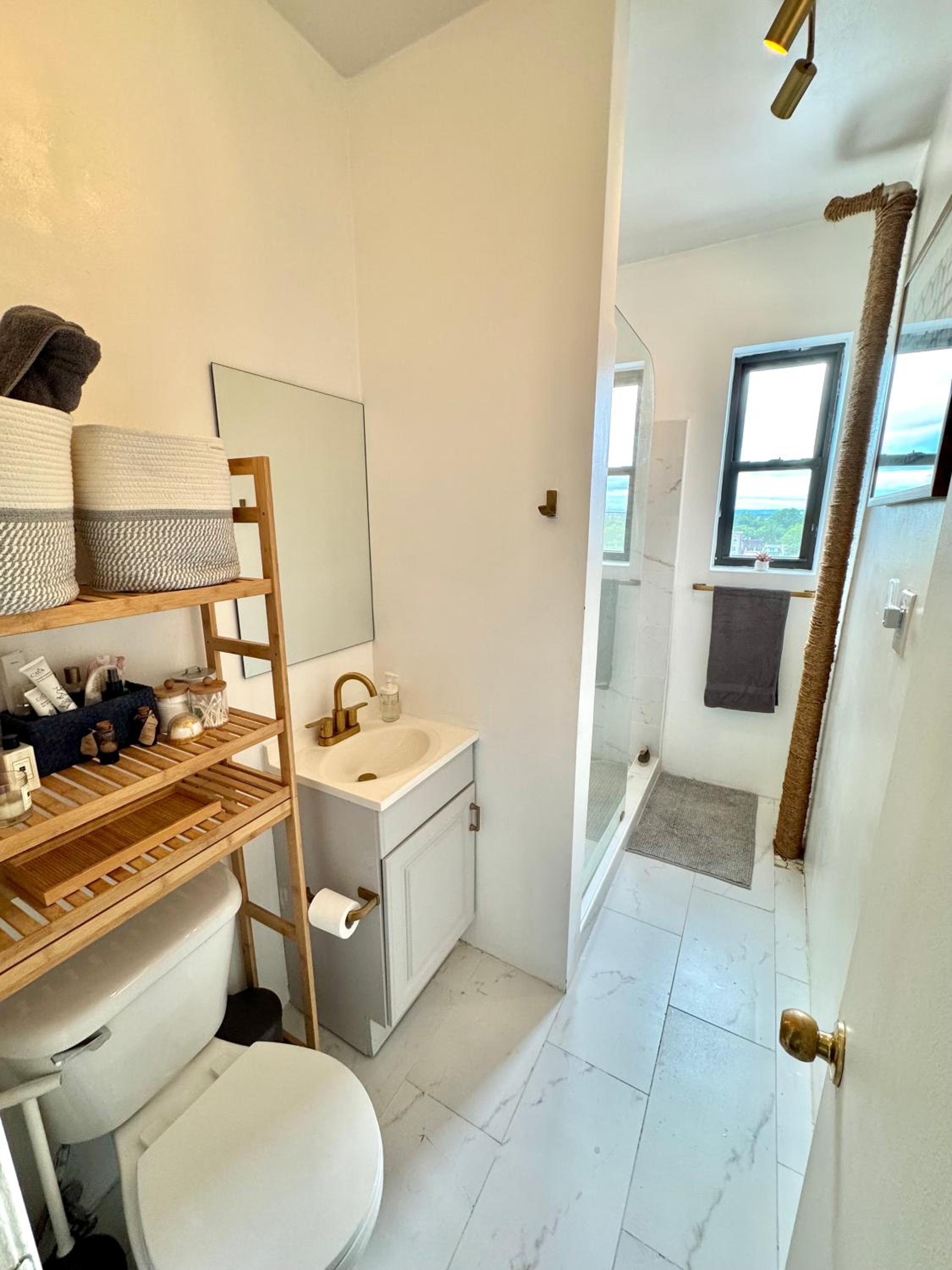 Sunny Jersey City 1BR, 25 min to NYC, 15min to EWR, King Bed, Hammock & Park Views
