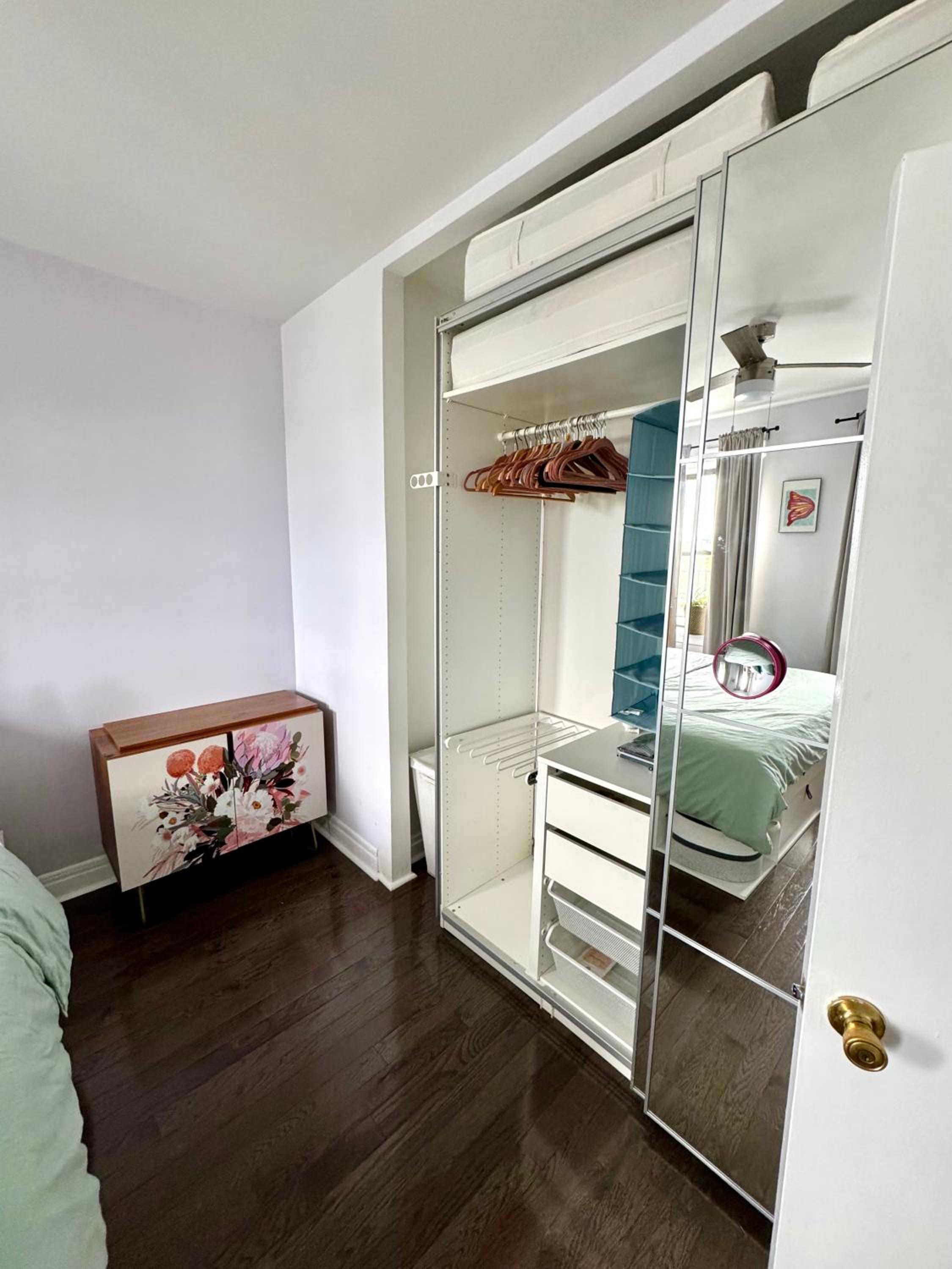Sunny Jersey City 1BR, 25 min to NYC, 15min to EWR, King Bed, Hammock & Park Views