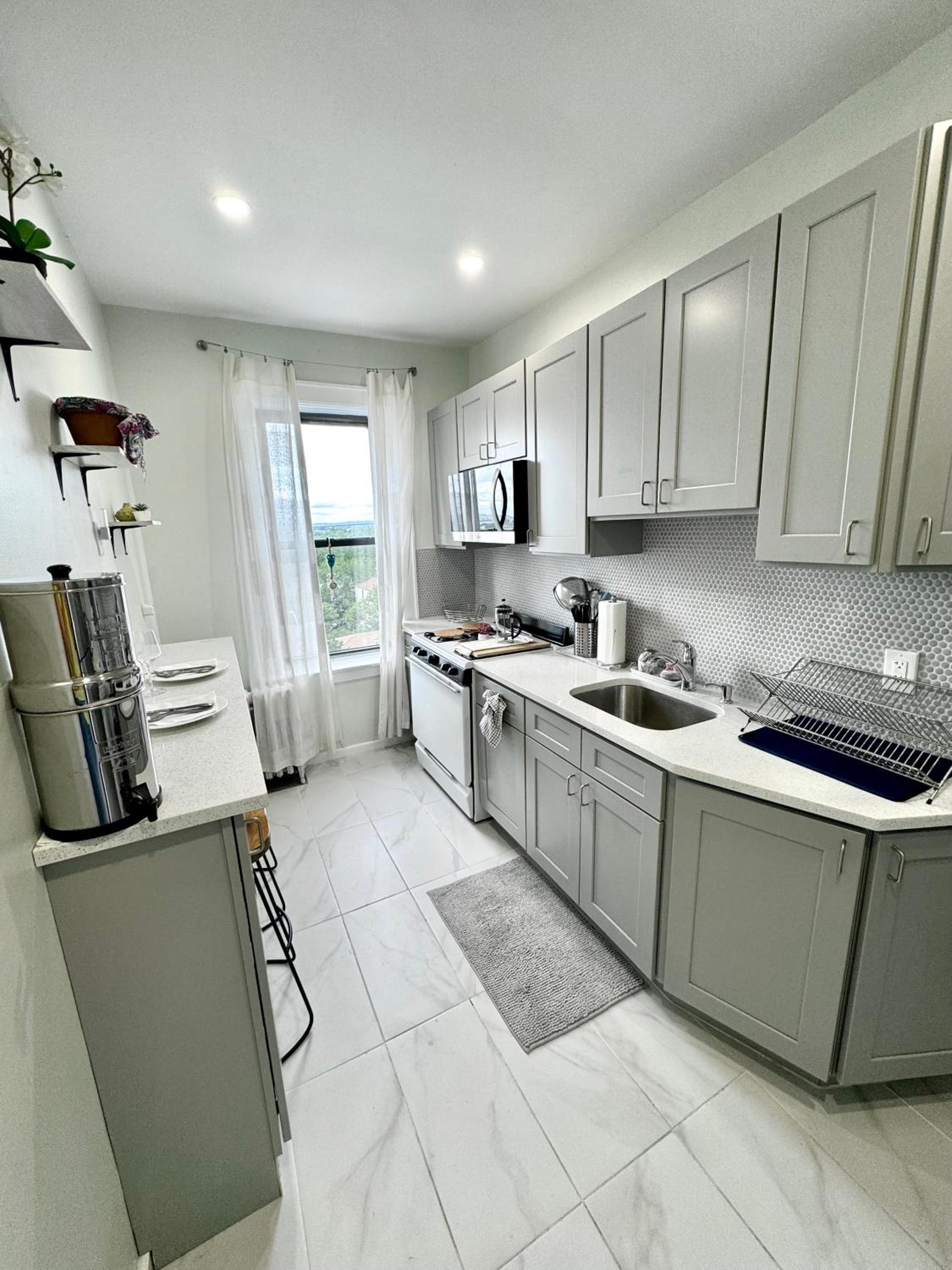 Sunny Jersey City 1BR, 25 min to NYC, 15min to EWR, King Bed, Hammock & Park Views