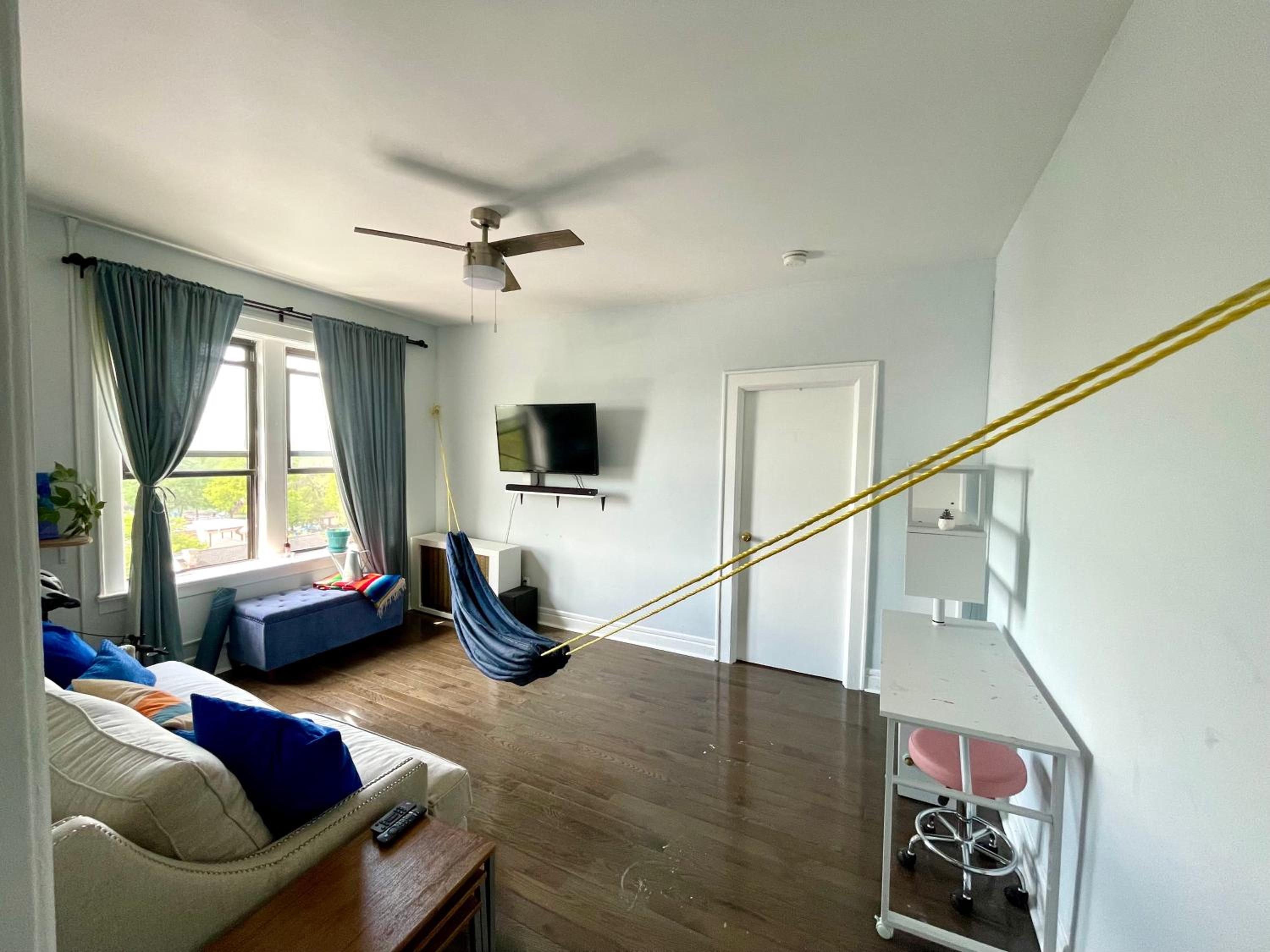 Sunny Jersey City 1BR, 25 min to NYC, 15min to EWR, King Bed, Hammock & Park Views
