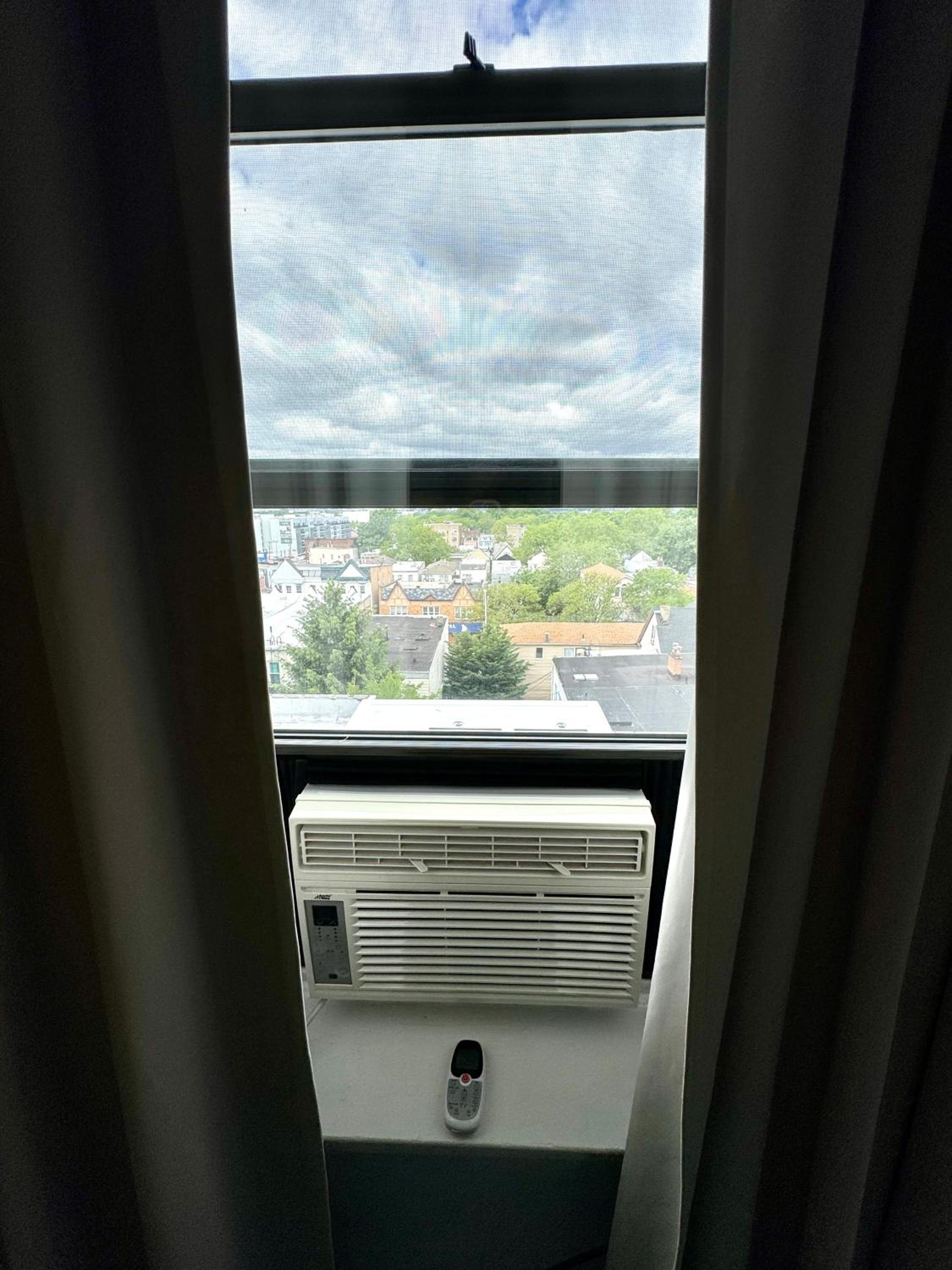 Sunny Jersey City 1BR, 25 min to NYC, 15min to EWR, King Bed, Hammock & Park Views