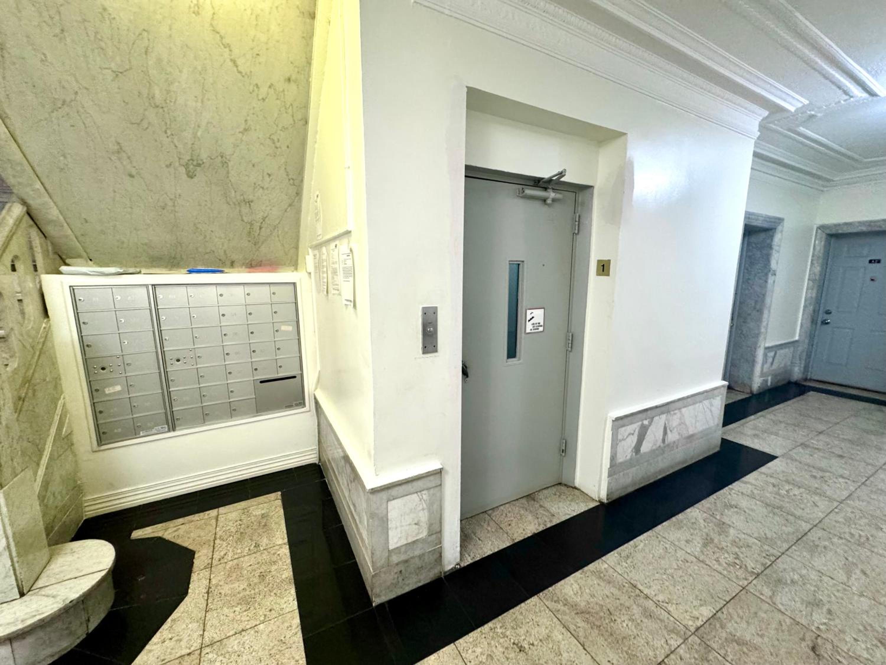 Sunny Jersey City 1BR, 25 min to NYC, 15min to EWR, King Bed, Hammock & Park Views