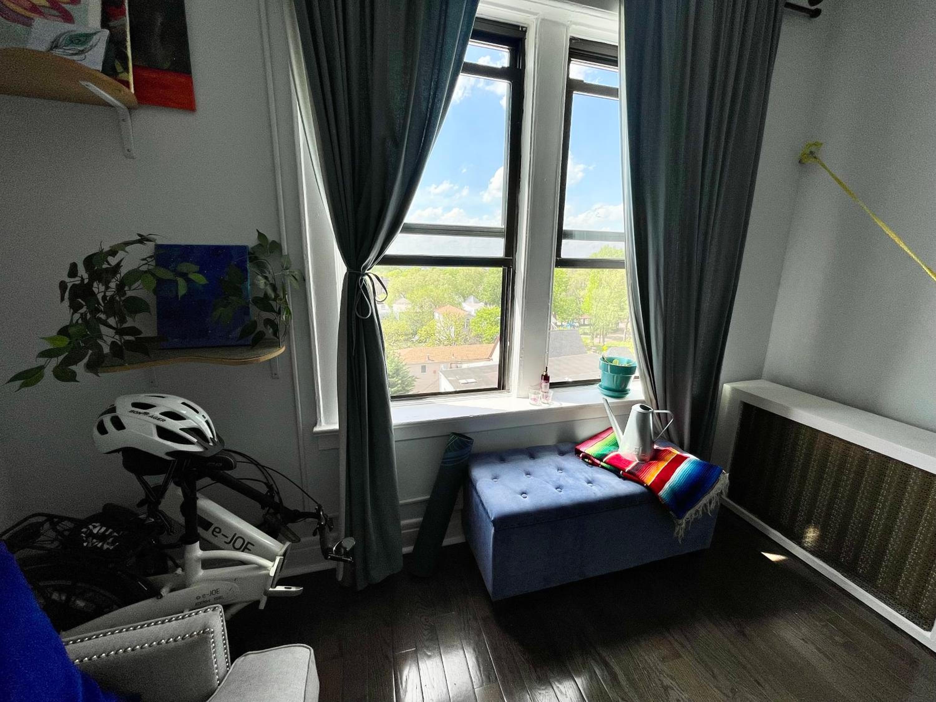 Sunny Jersey City 1BR, 25 min to NYC, 15min to EWR, King Bed, Hammock & Park Views