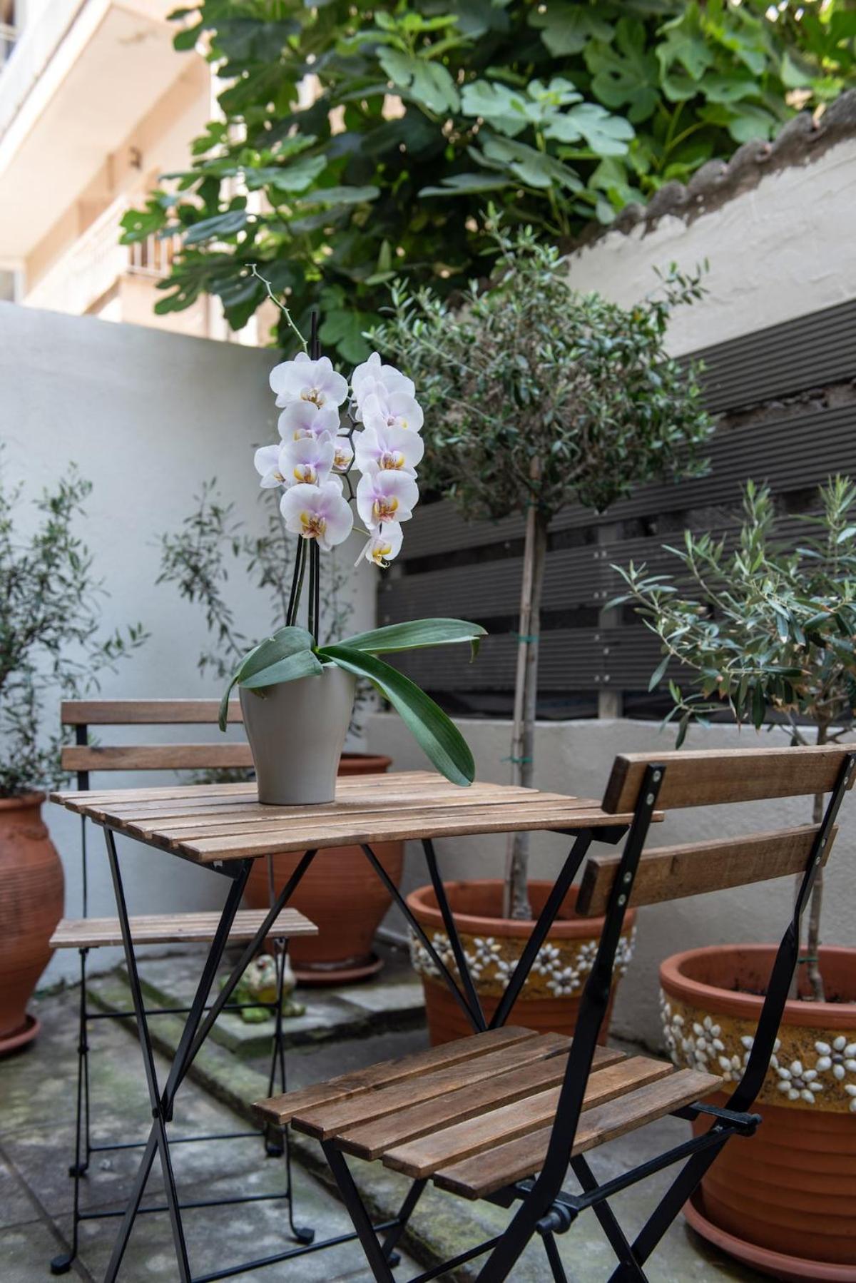 THELIA Sofouli Urban Living