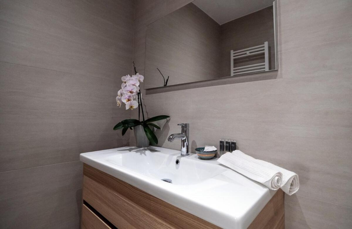 THELIA Sofouli Urban Living