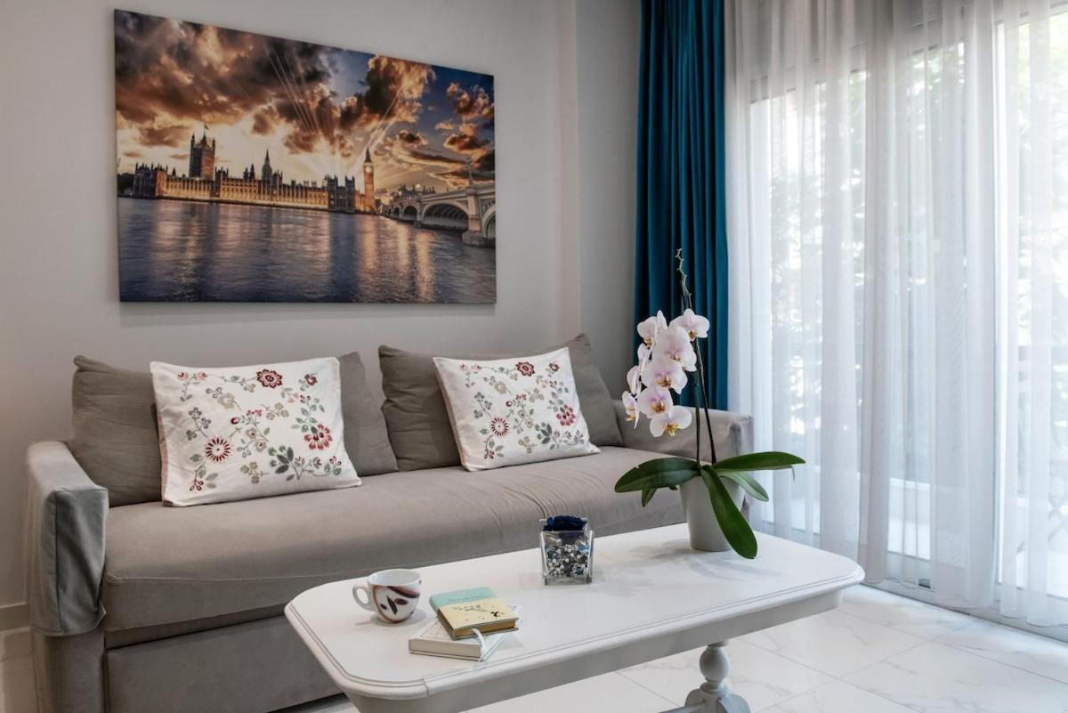 THELIA Sofouli Urban Living