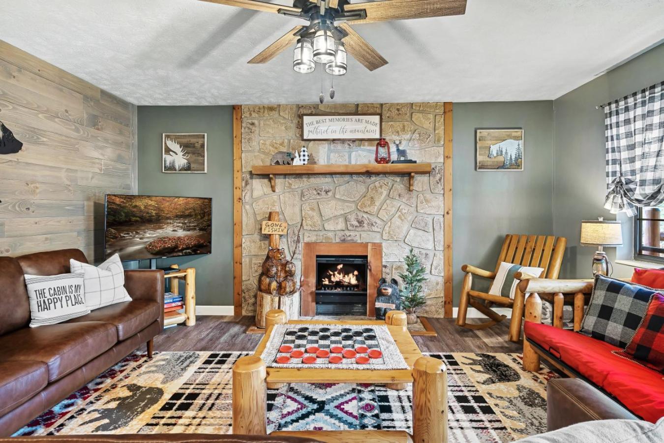 Little Bears Cabin Hot Tub Fireplace Grill