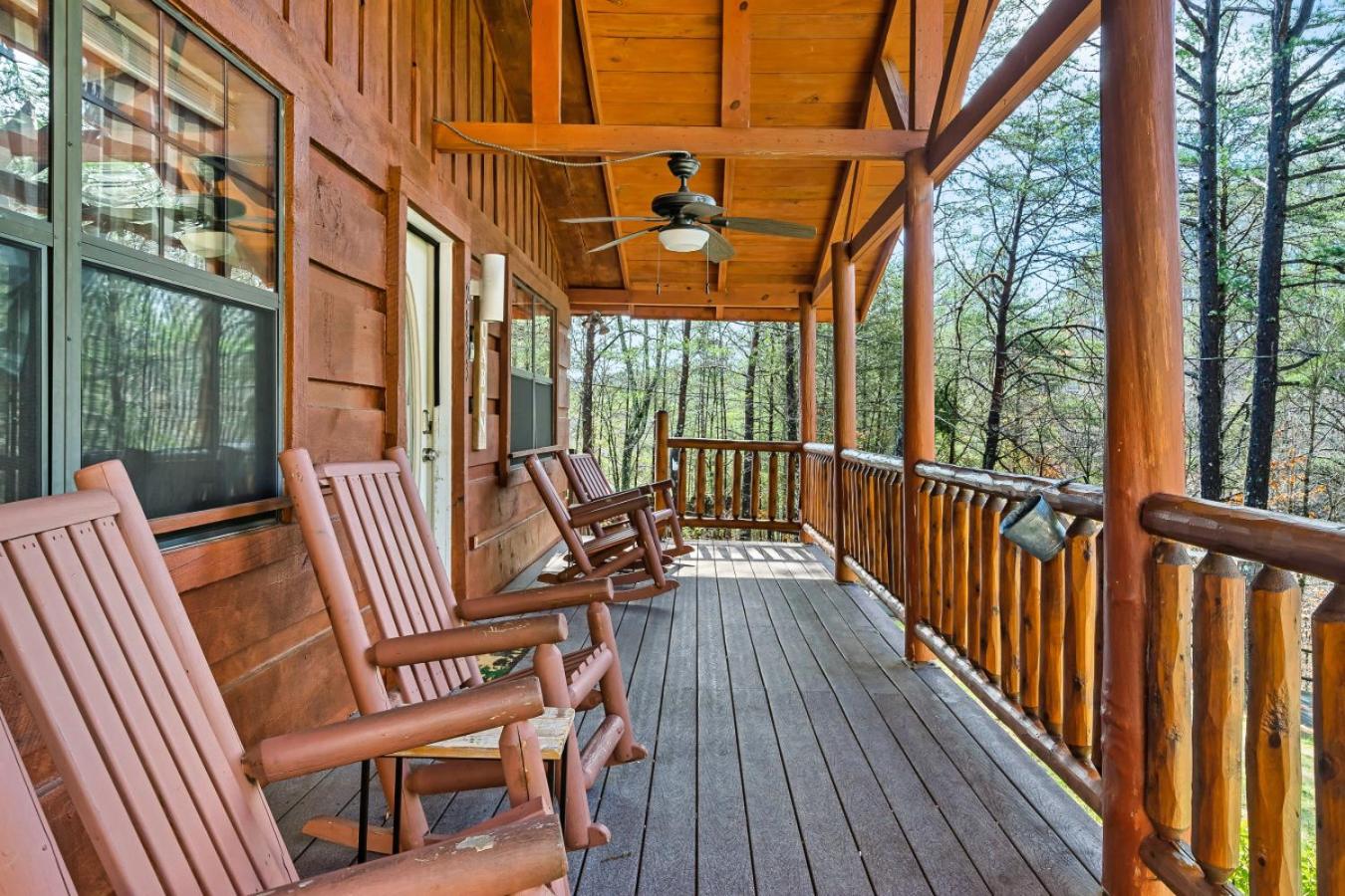 Little Bears Cabin Hot Tub Fireplace Grill