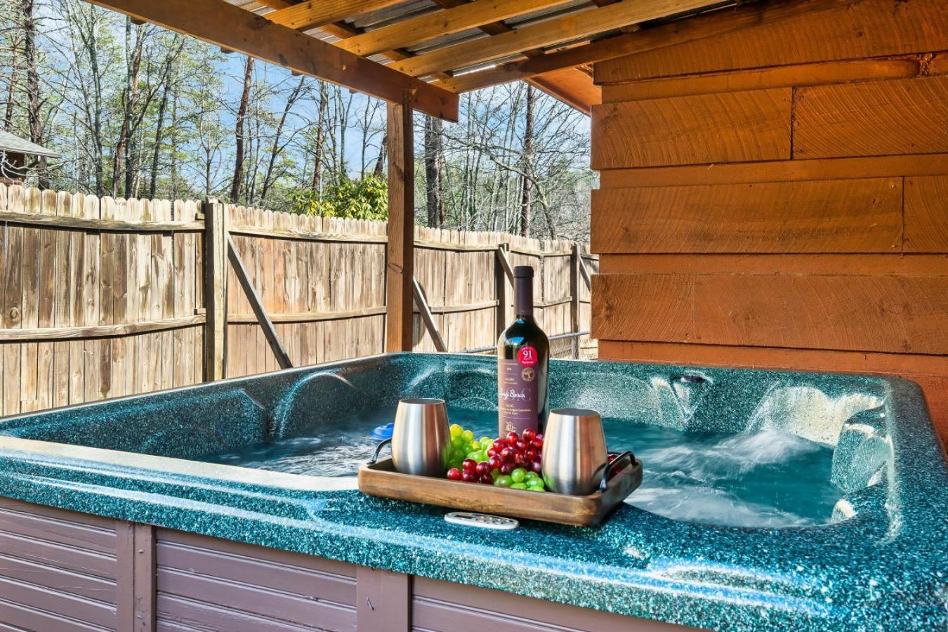 Little Bears Cabin Hot Tub Fireplace Grill