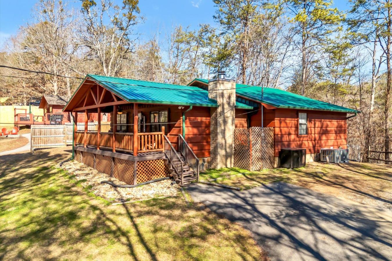 Little Bears Cabin Hot Tub Fireplace Grill