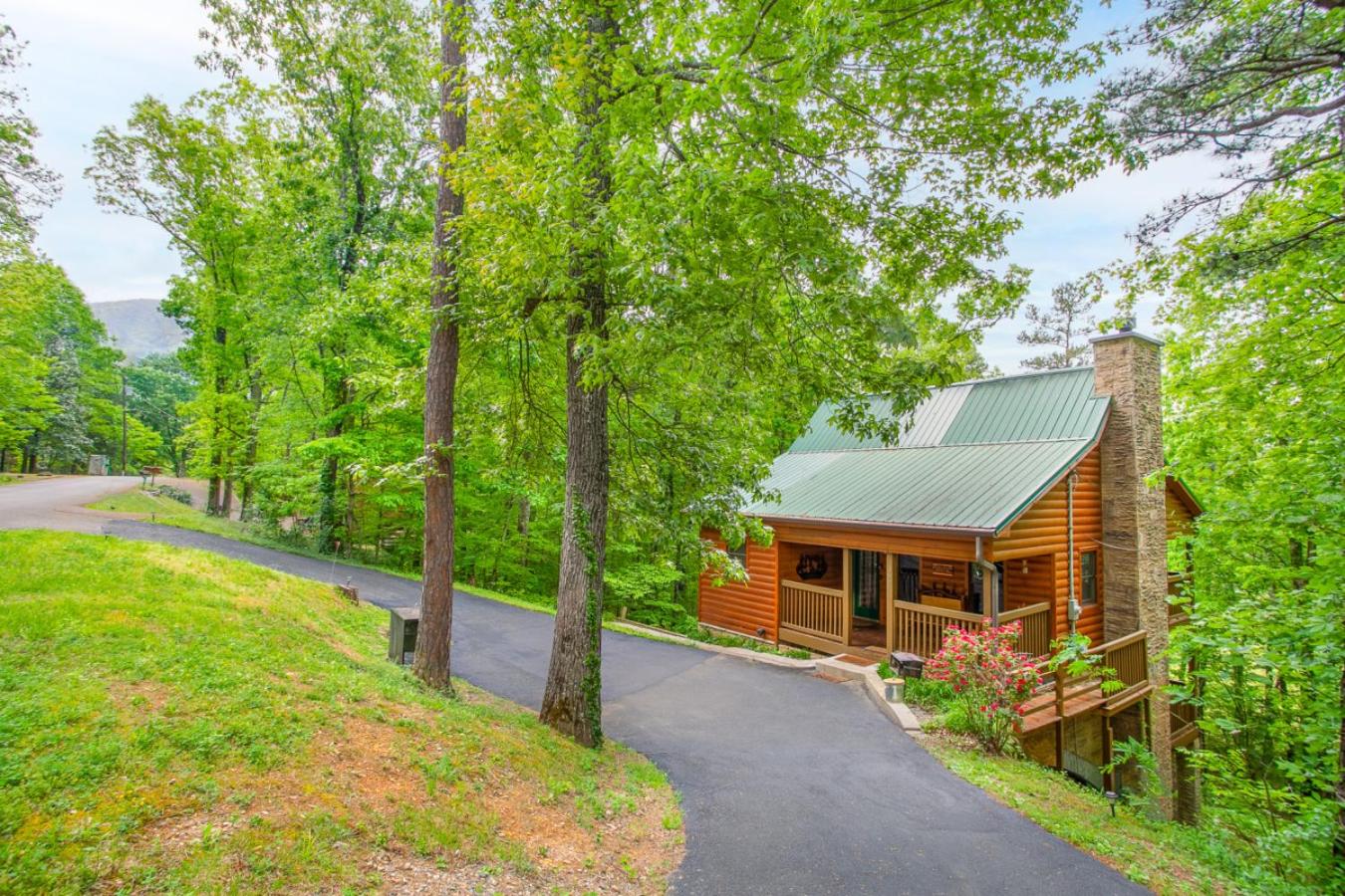 Smokies Cabin Life View Hot Tub Grill Game Room