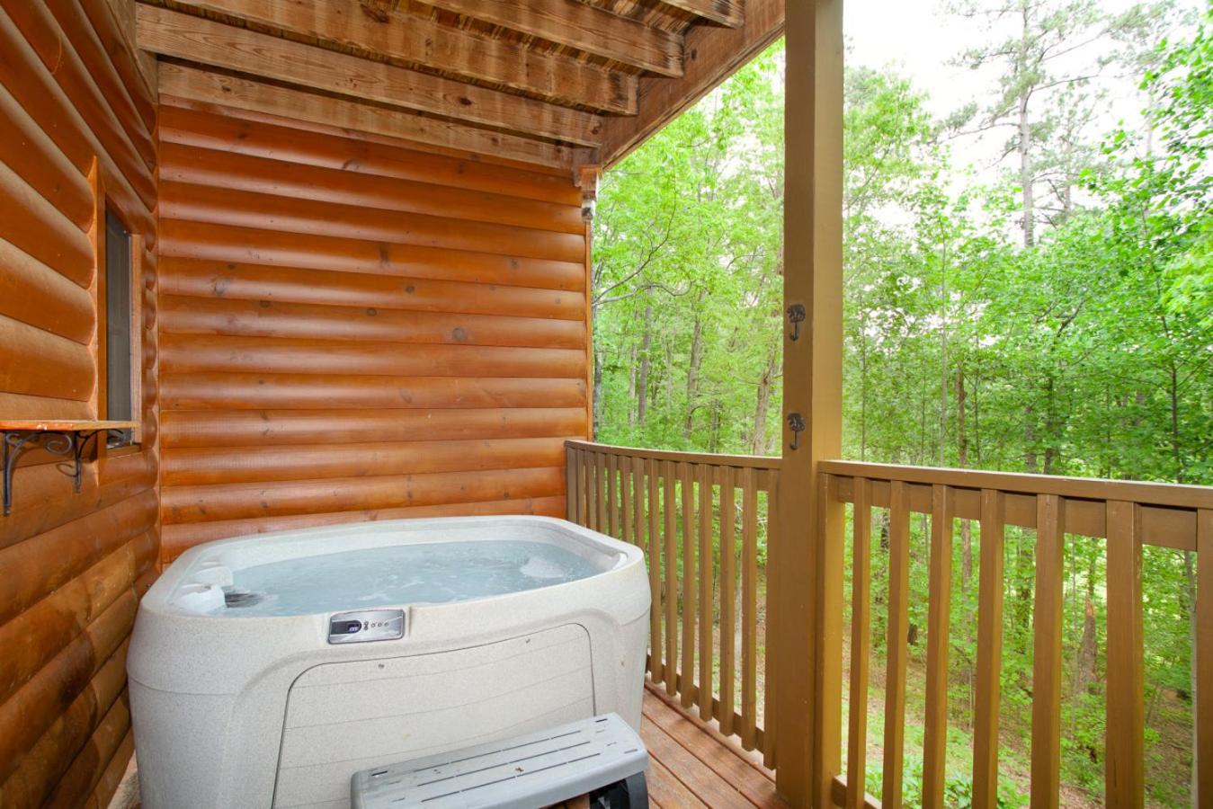Smokies Cabin Life View Hot Tub Grill Game Room