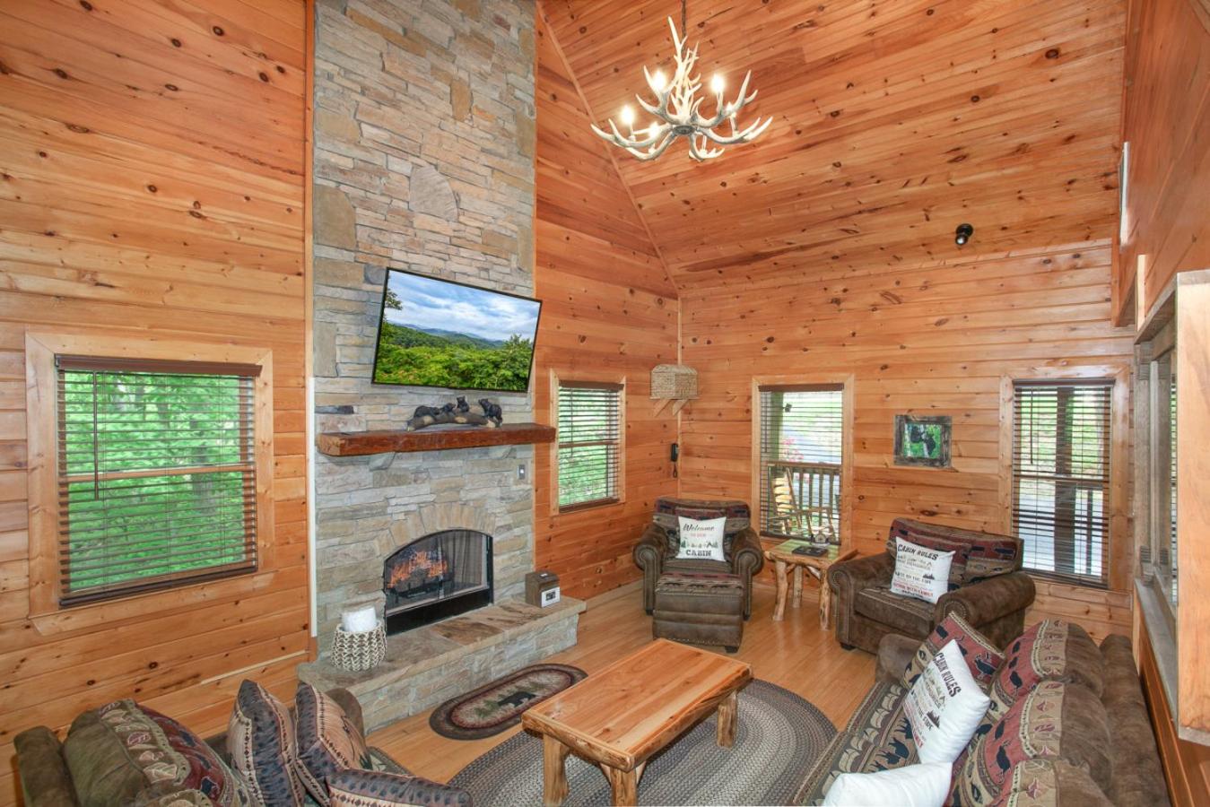 Smokies Cabin Life View Hot Tub Grill Game Room