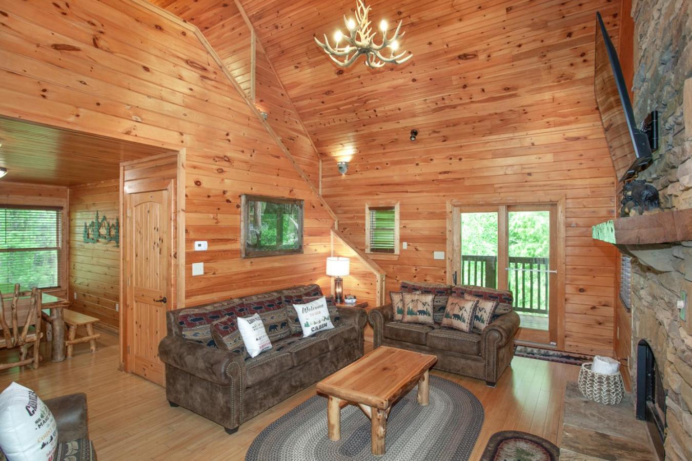 Smokies Cabin Life View Hot Tub Grill Game Room