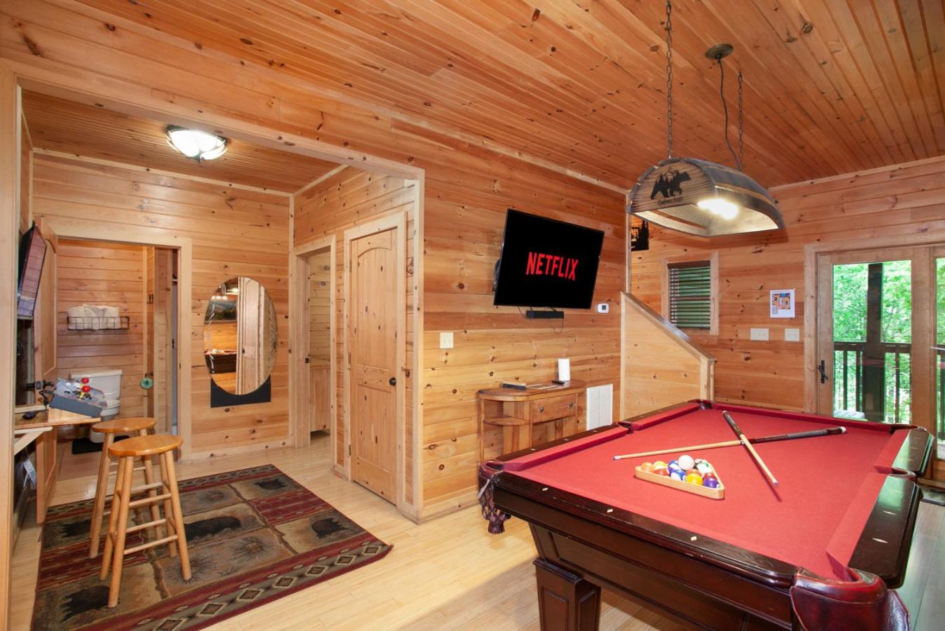 Smokies Cabin Life View Hot Tub Grill Game Room