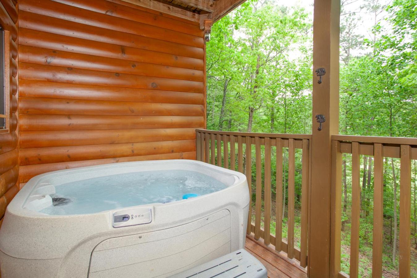 Smokies Cabin Life View Hot Tub Grill Game Room